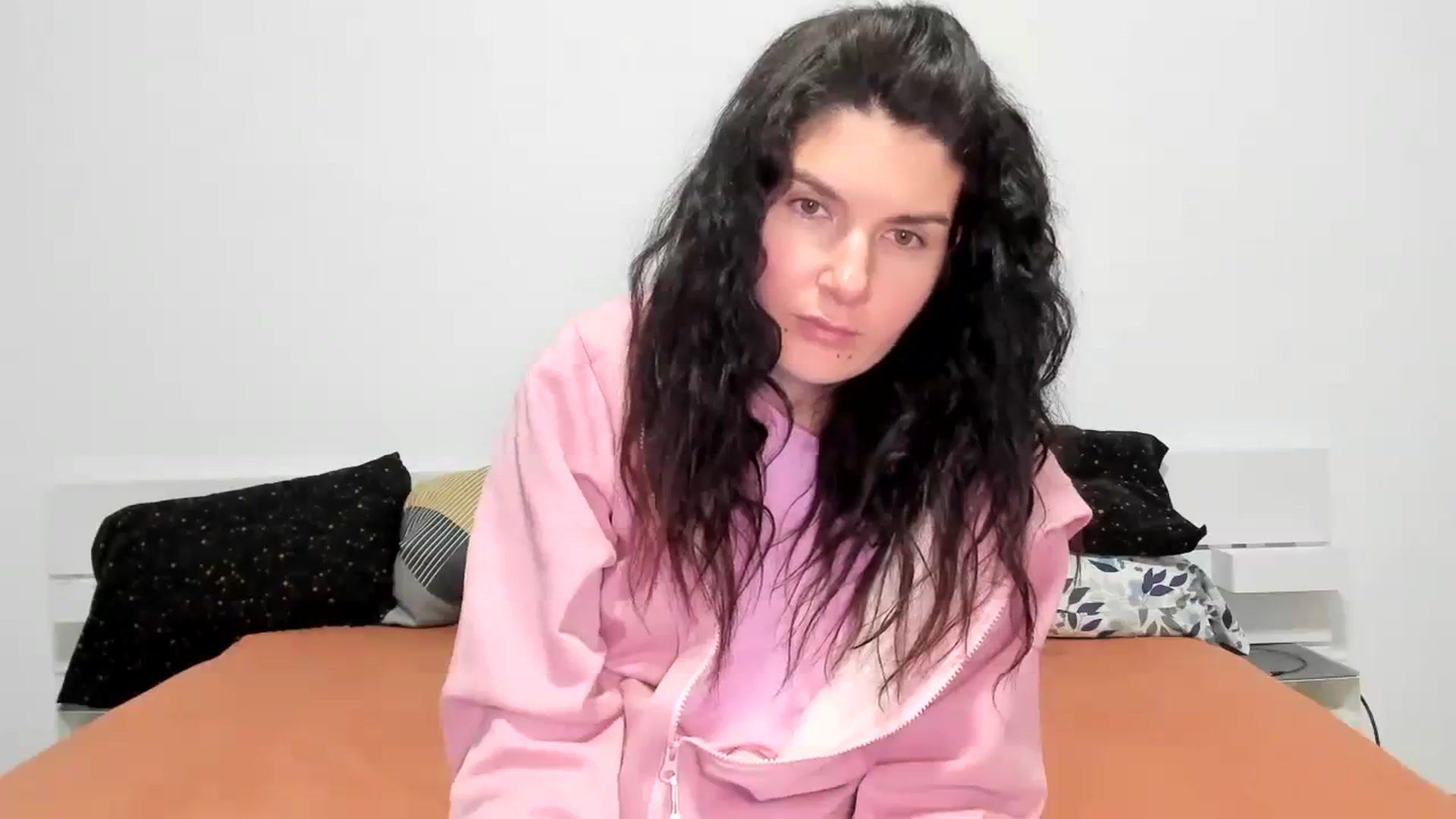Gallery image thumbnail from SiouxPrincess's myfreecams stream on, 01/03/2024, 22:52 image 15 of 20