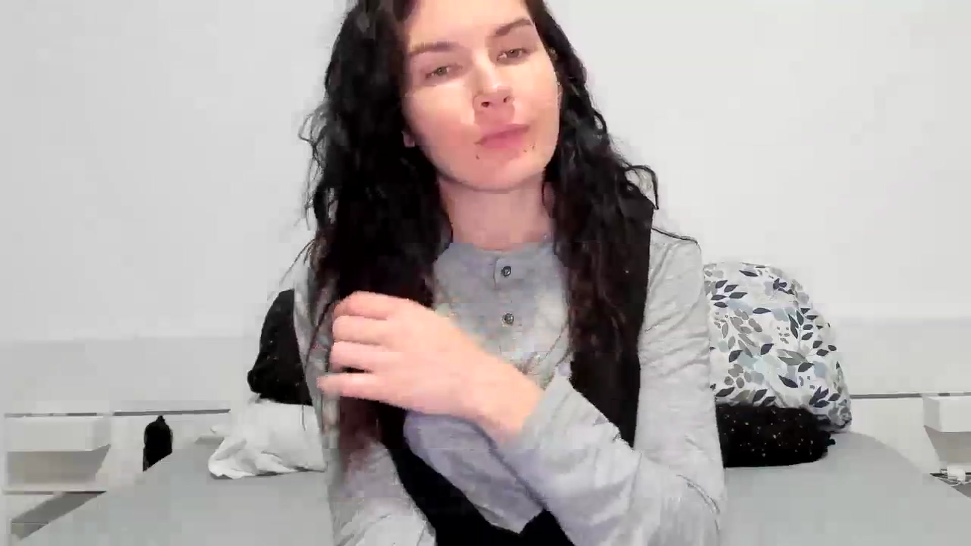 Gallery image thumbnail from SiouxPrincess's myfreecams stream on, 01/04/2024, 23:55 image 17 of 20