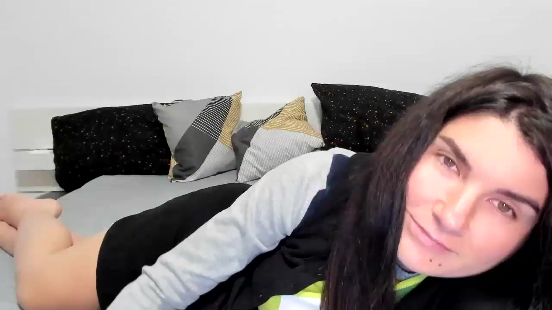 Gallery image thumbnail from SiouxPrincess's myfreecams stream on, 01/06/2024, 24:10 image 18 of 20