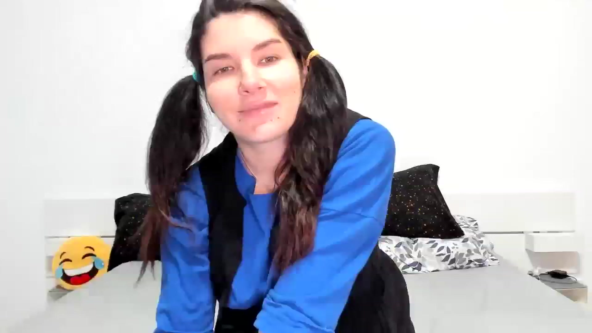 Gallery image thumbnail from SiouxPrincess's myfreecams stream on, 01/07/2024, 23:45 image 16 of 20
