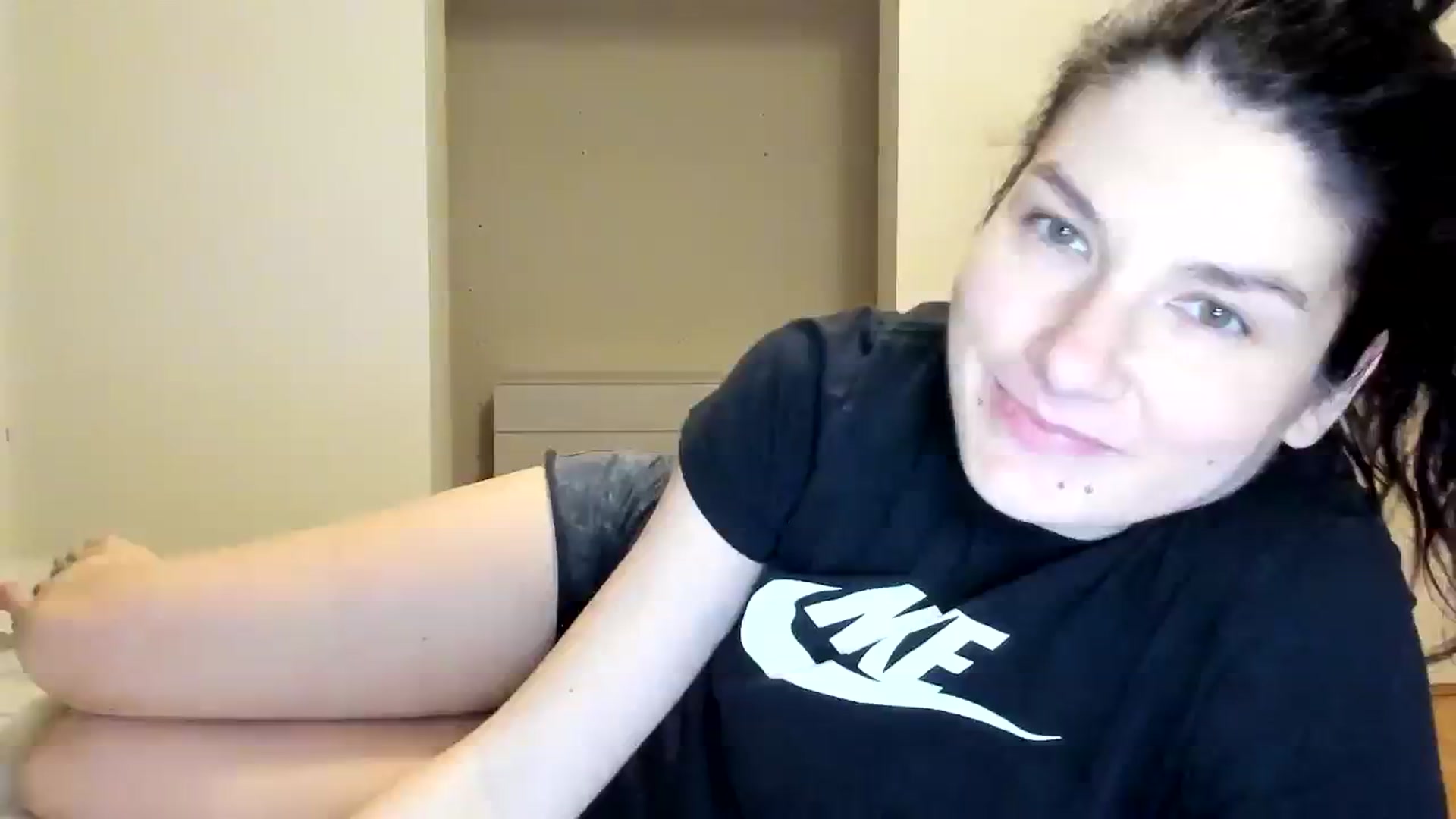 Gallery image thumbnail from SiouxPrincess's myfreecams stream on, 02/13/2024, 22:47 image 15 of 20