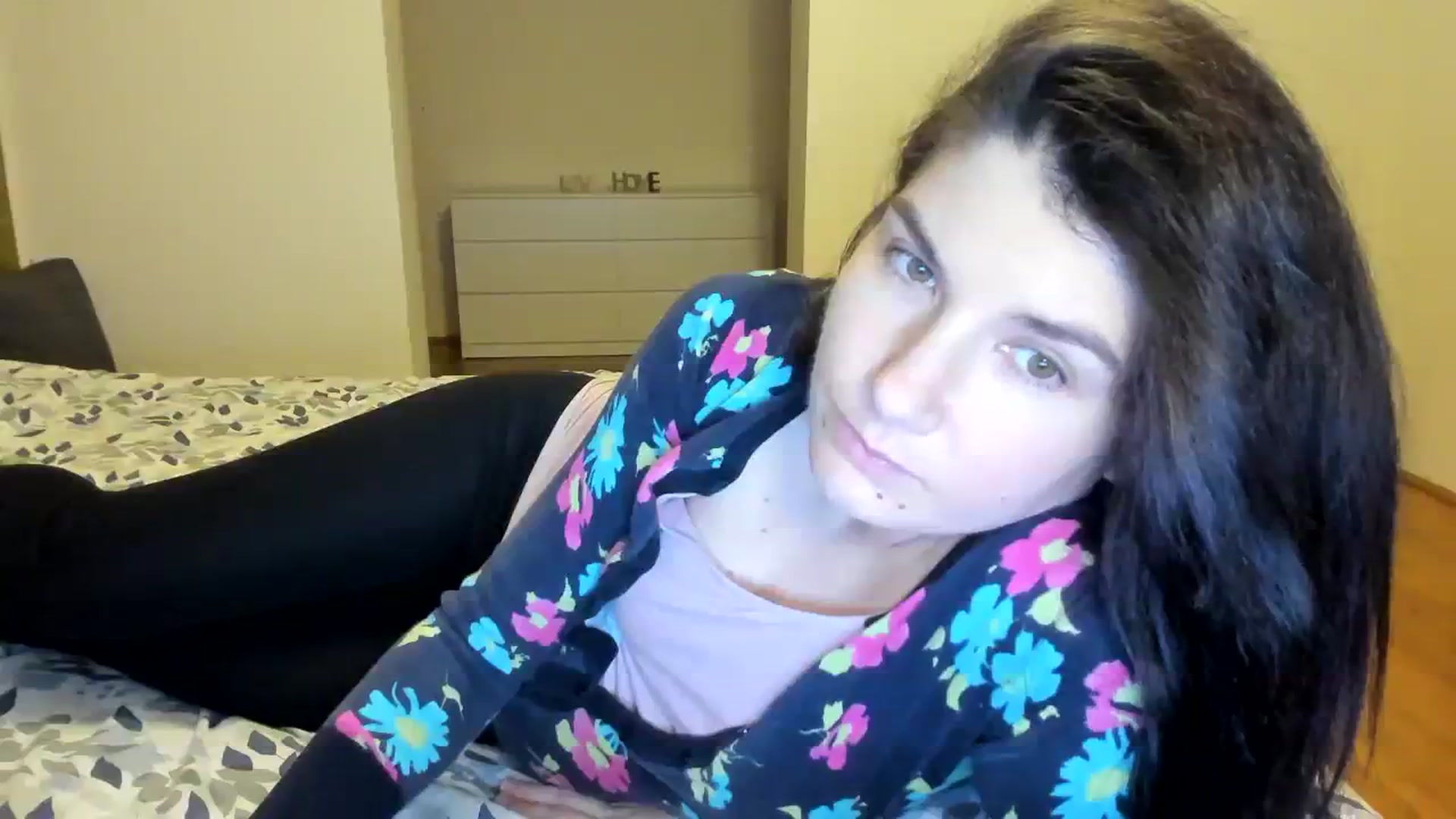 Gallery image thumbnail from SiouxPrincess's myfreecams stream on, 02/27/2024, 24:22 image 14 of 20