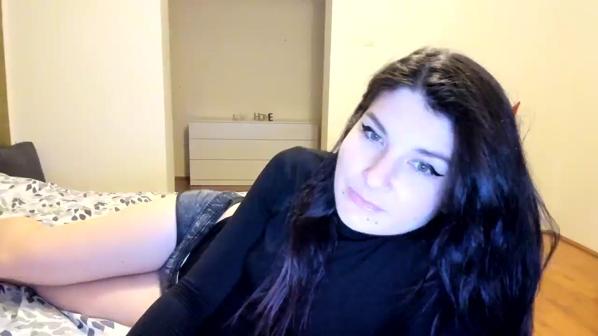 Gallery image thumbnail from SiouxPrincess's myfreecams stream on, 02/28/2024, 24:00 image 13 of 20