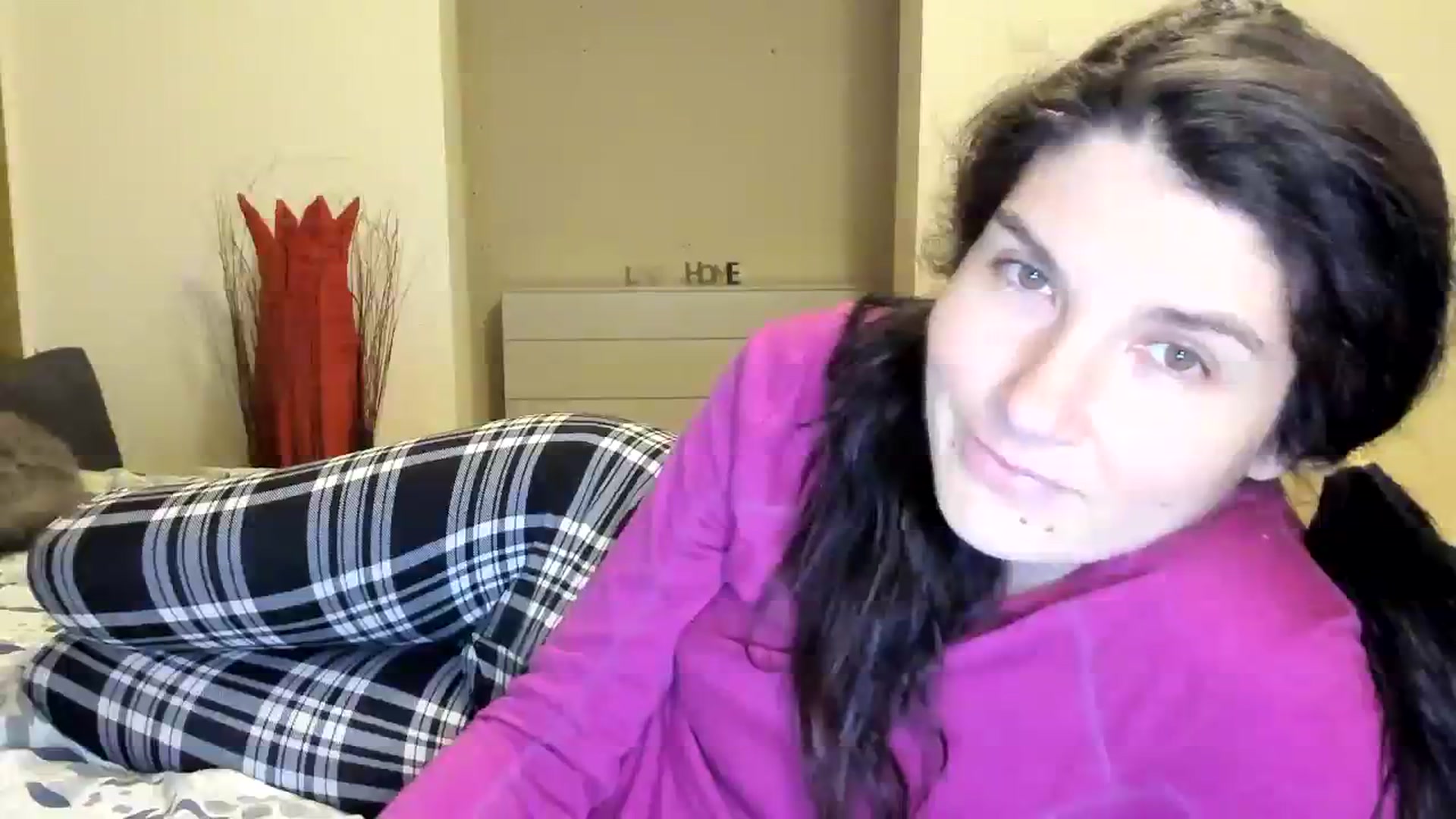 Gallery image thumbnail from SiouxPrincess's myfreecams stream on, 03/06/2024, 24:00 image 16 of 20