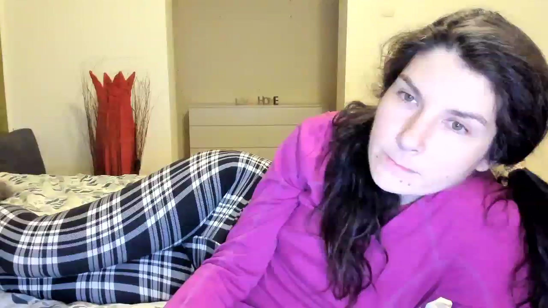 Gallery image thumbnail from SiouxPrincess's myfreecams stream on, 03/06/2024, 24:22 image 20 of 20