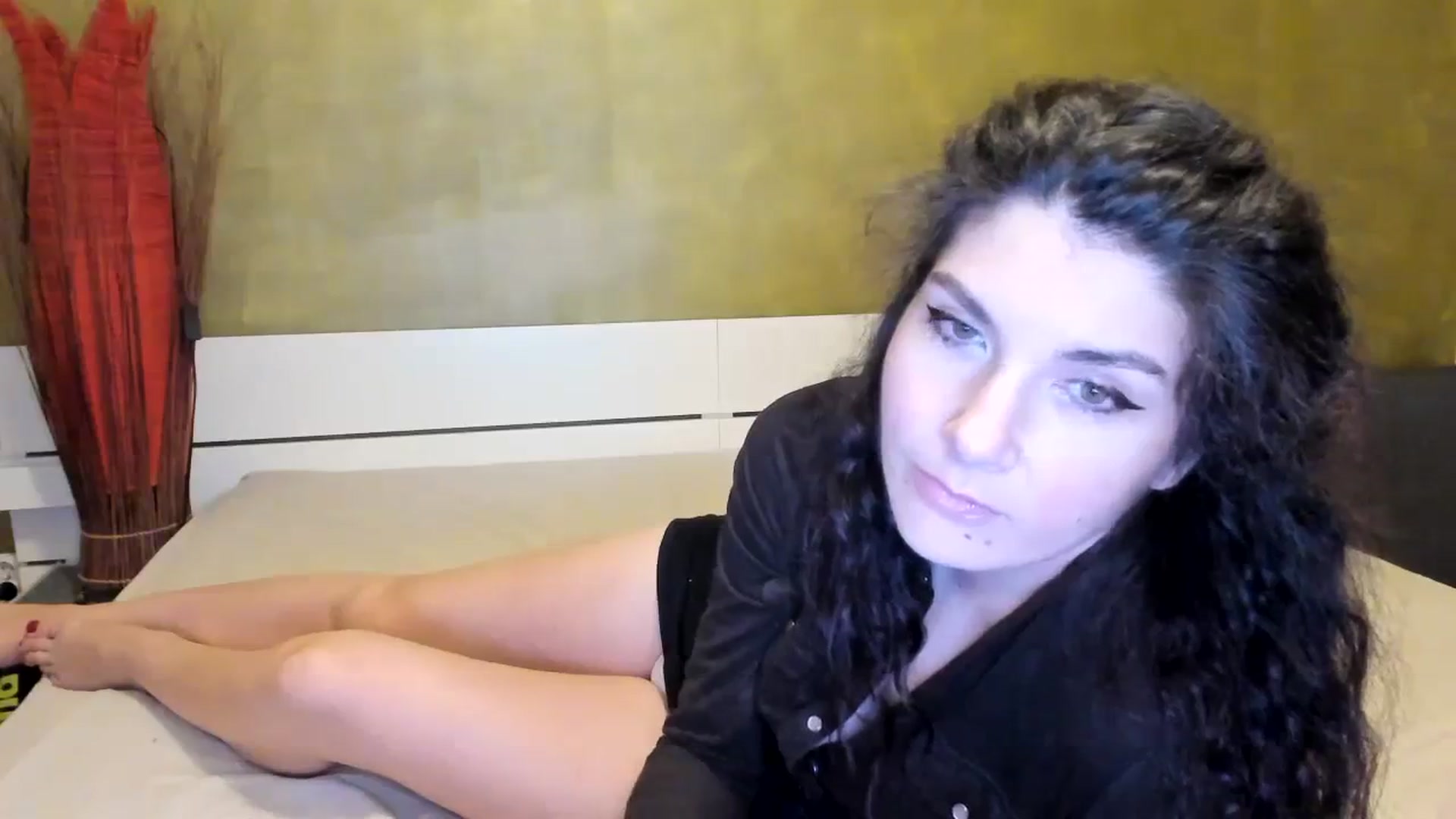 Gallery image thumbnail from SiouxPrincess's myfreecams stream on, 03/11/2024, 23:05 image 14 of 20