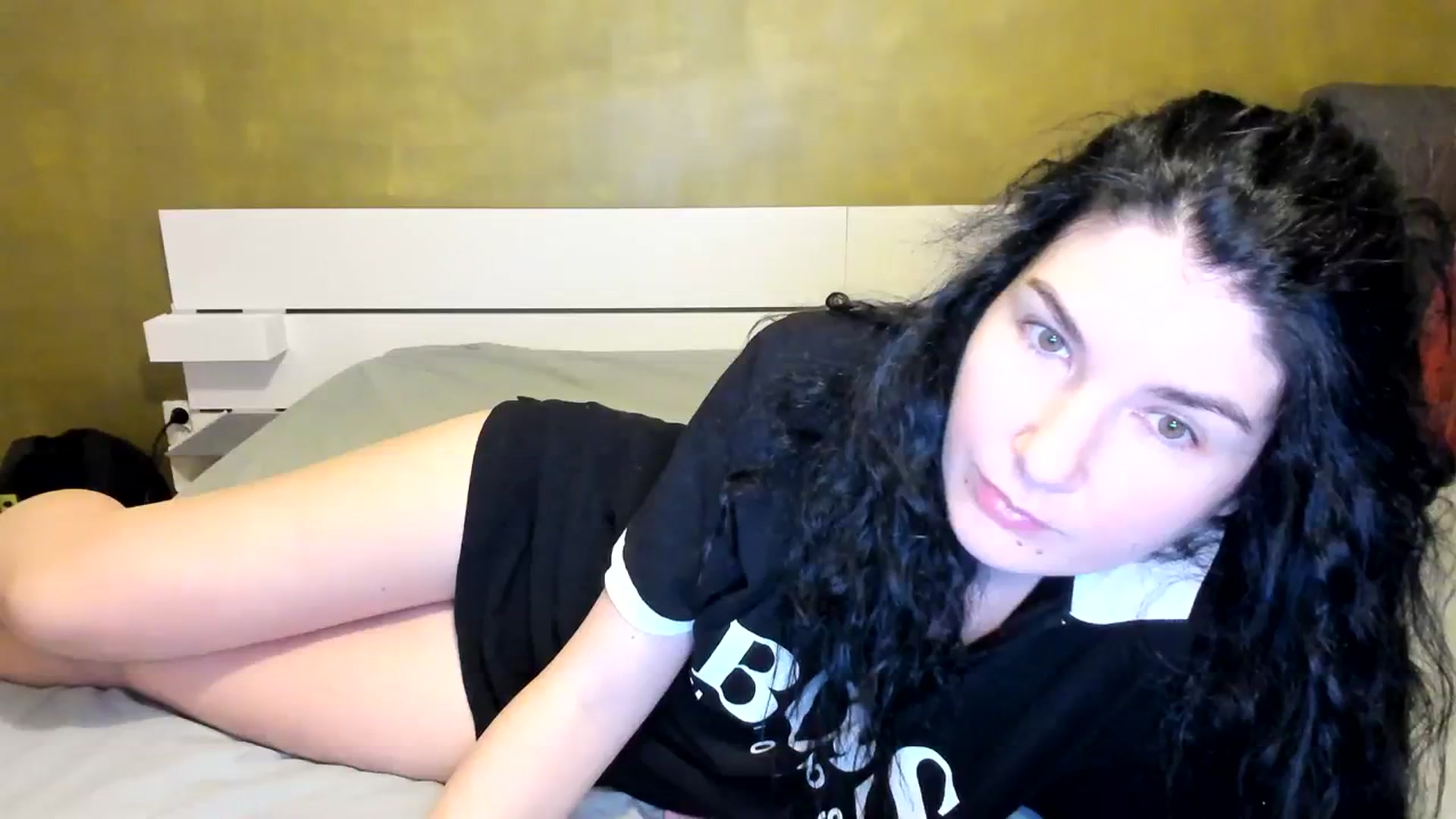Gallery image thumbnail from SiouxPrincess's myfreecams stream on, 04/01/2024, 23:21 image 2 of 20