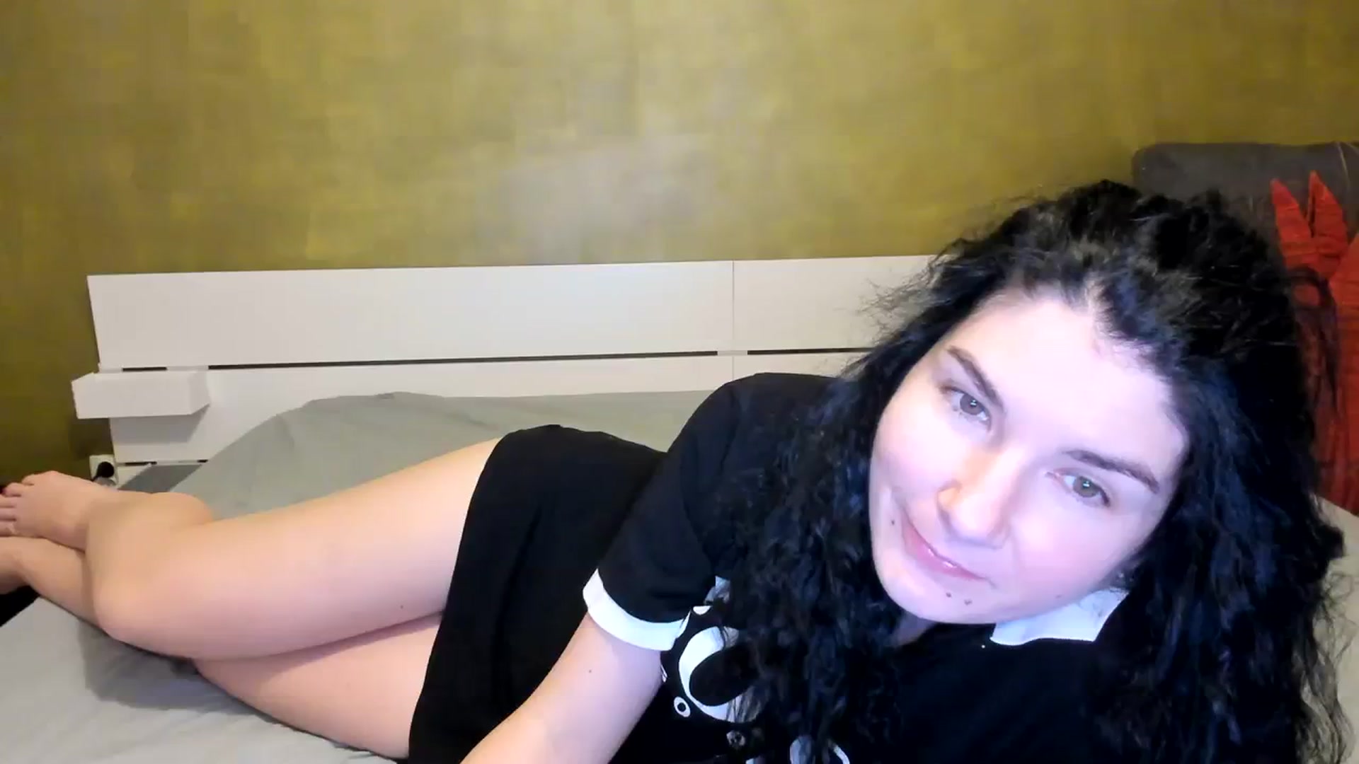 Gallery image thumbnail from SiouxPrincess's myfreecams stream on, 04/01/2024, 23:21 image 5 of 20