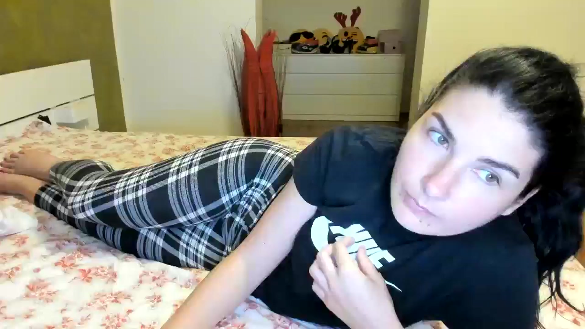 Gallery image thumbnail from SiouxPrincess's myfreecams stream on, 05/28/2024, 22:21 image 17 of 20