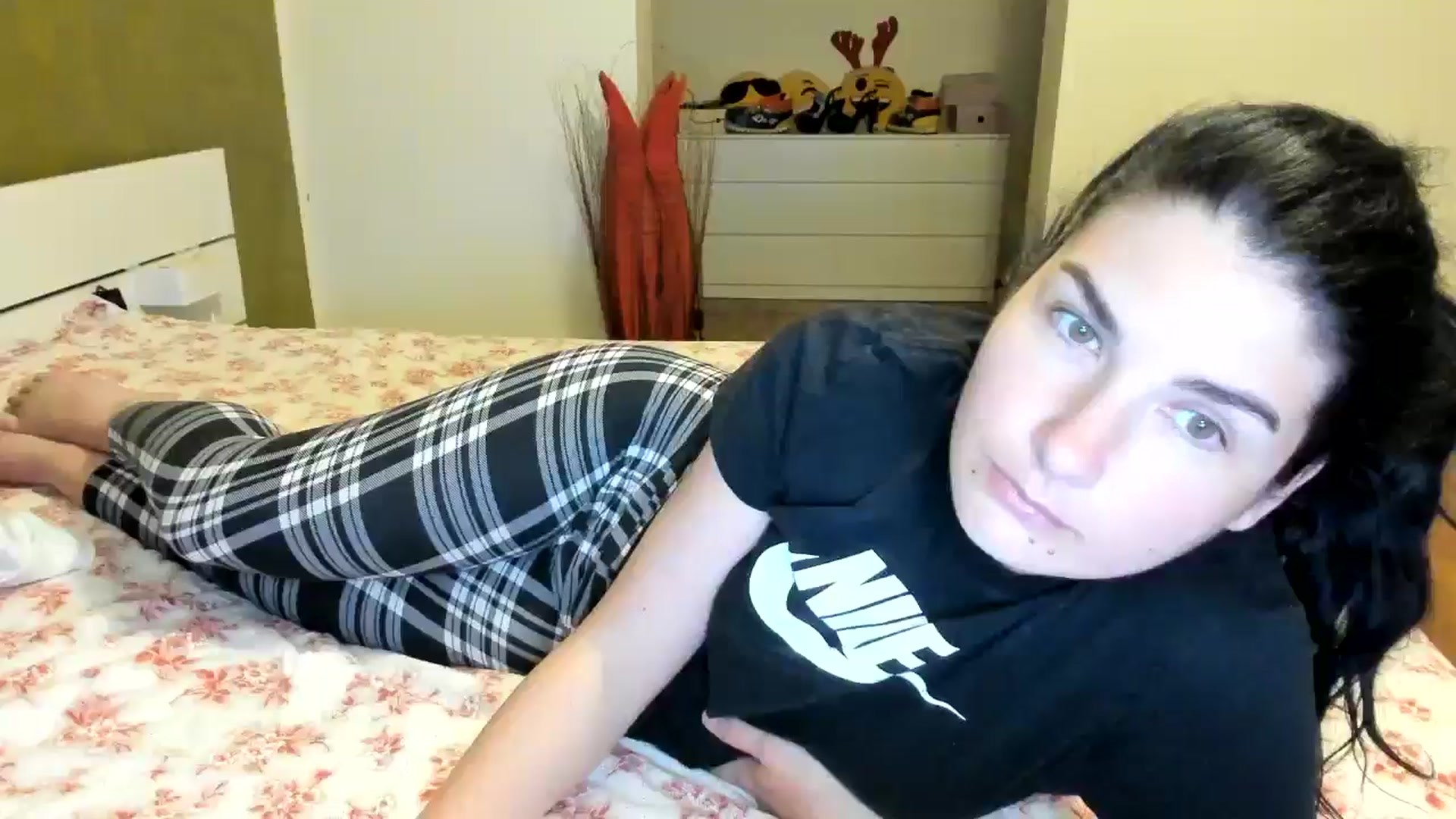 Gallery image thumbnail from SiouxPrincess's myfreecams stream on, 05/28/2024, 22:21 image 16 of 20