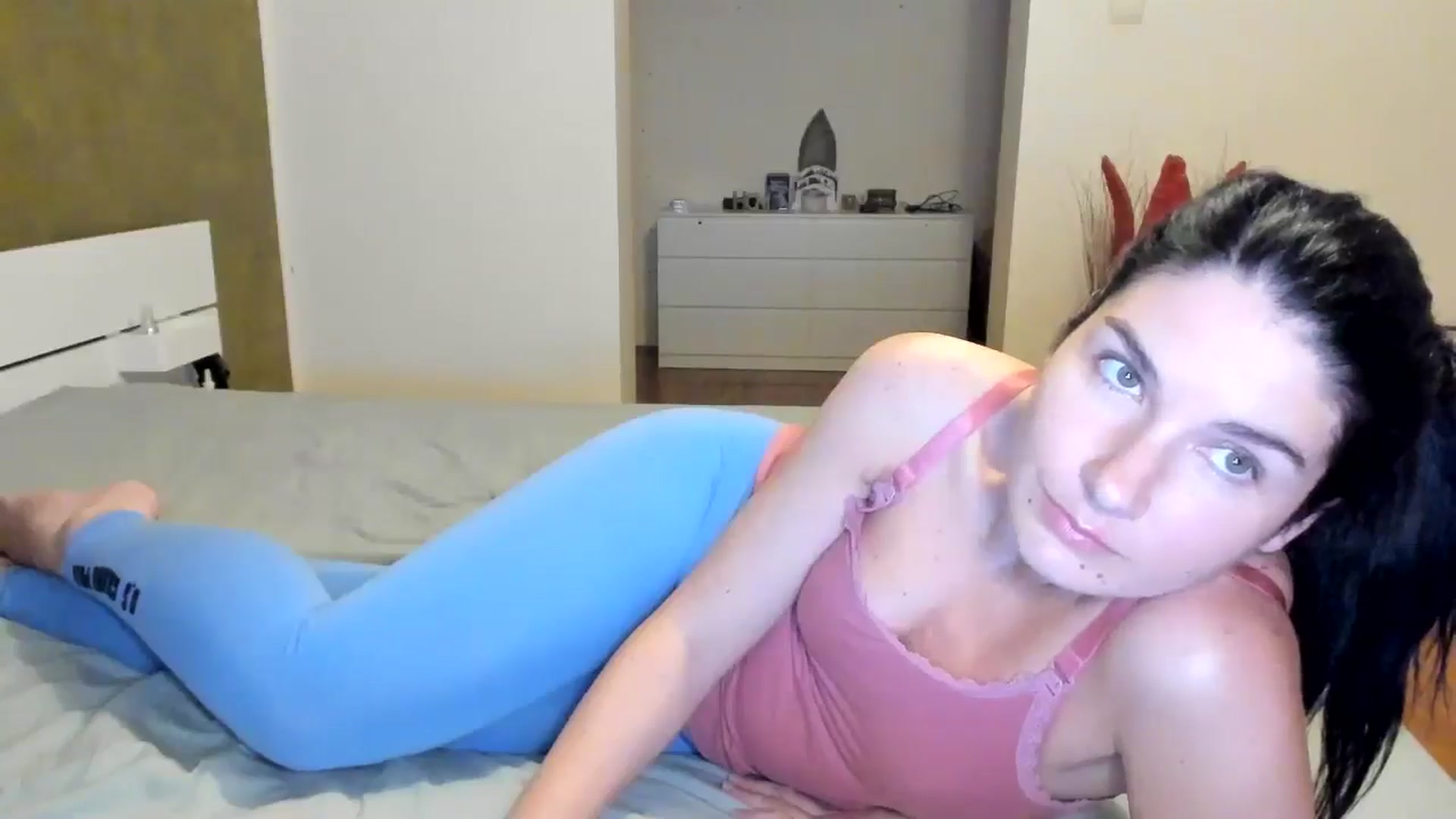 Gallery image thumbnail from SiouxPrincess's myfreecams stream on, 06/28/2024, 22:17 image 15 of 20