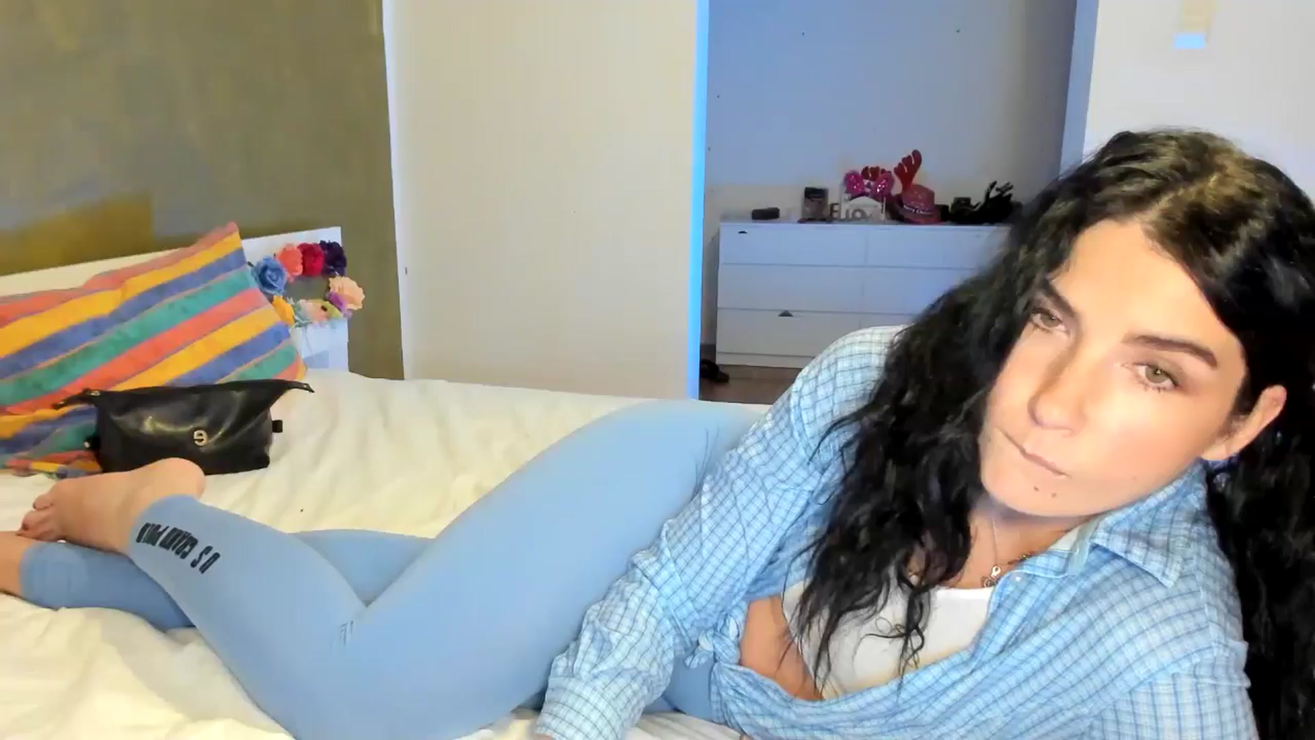 Gallery image thumbnail from SiouxPrincess's myfreecams stream on, 07/31/2024, 23:58 image 15 of 20