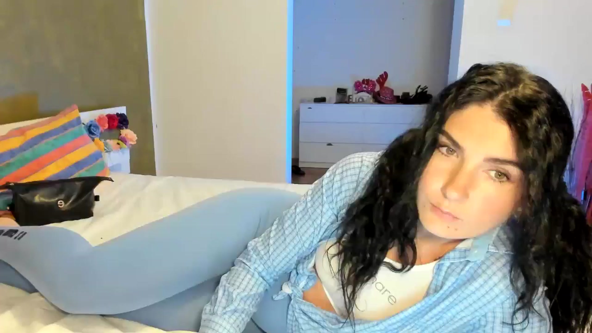 Gallery image thumbnail from SiouxPrincess's myfreecams stream on, 07/31/2024, 23:58 image 9 of 20