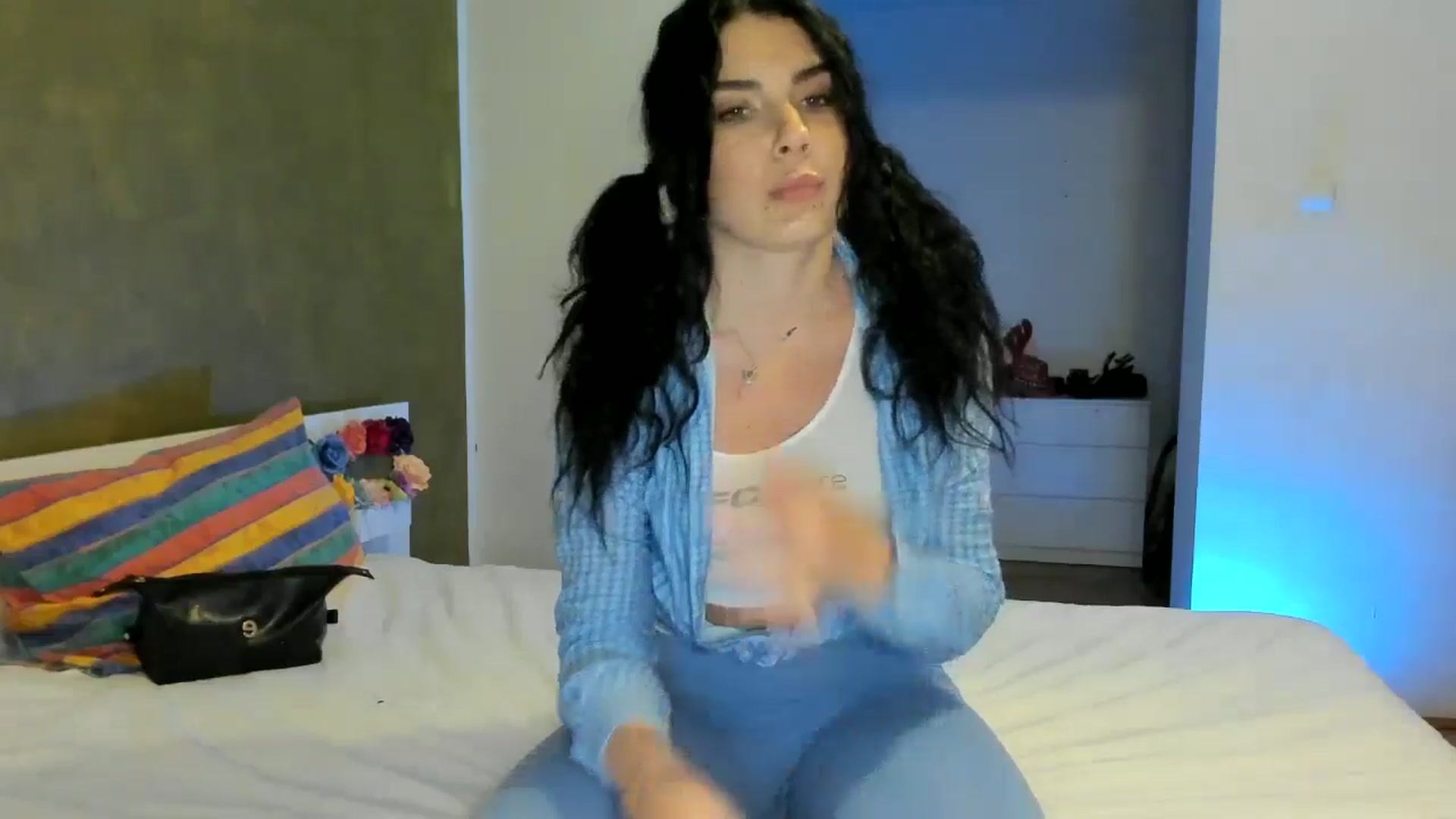 Gallery image thumbnail from SiouxPrincess's myfreecams stream on, 07/31/2024, 23:58 image 17 of 20
