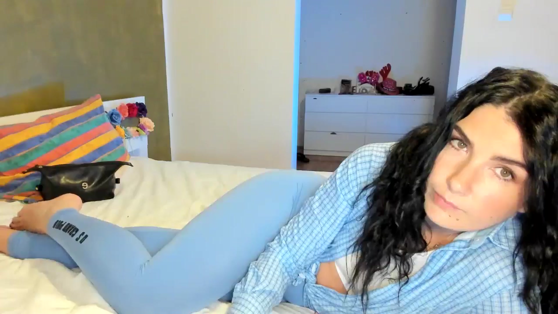 Gallery image thumbnail from SiouxPrincess's myfreecams stream on, 07/31/2024, 23:58 image 16 of 20