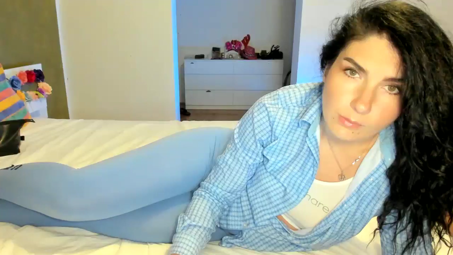 Gallery image thumbnail from SiouxPrincess's myfreecams stream on, 07/31/2024, 23:58 image 1 of 20