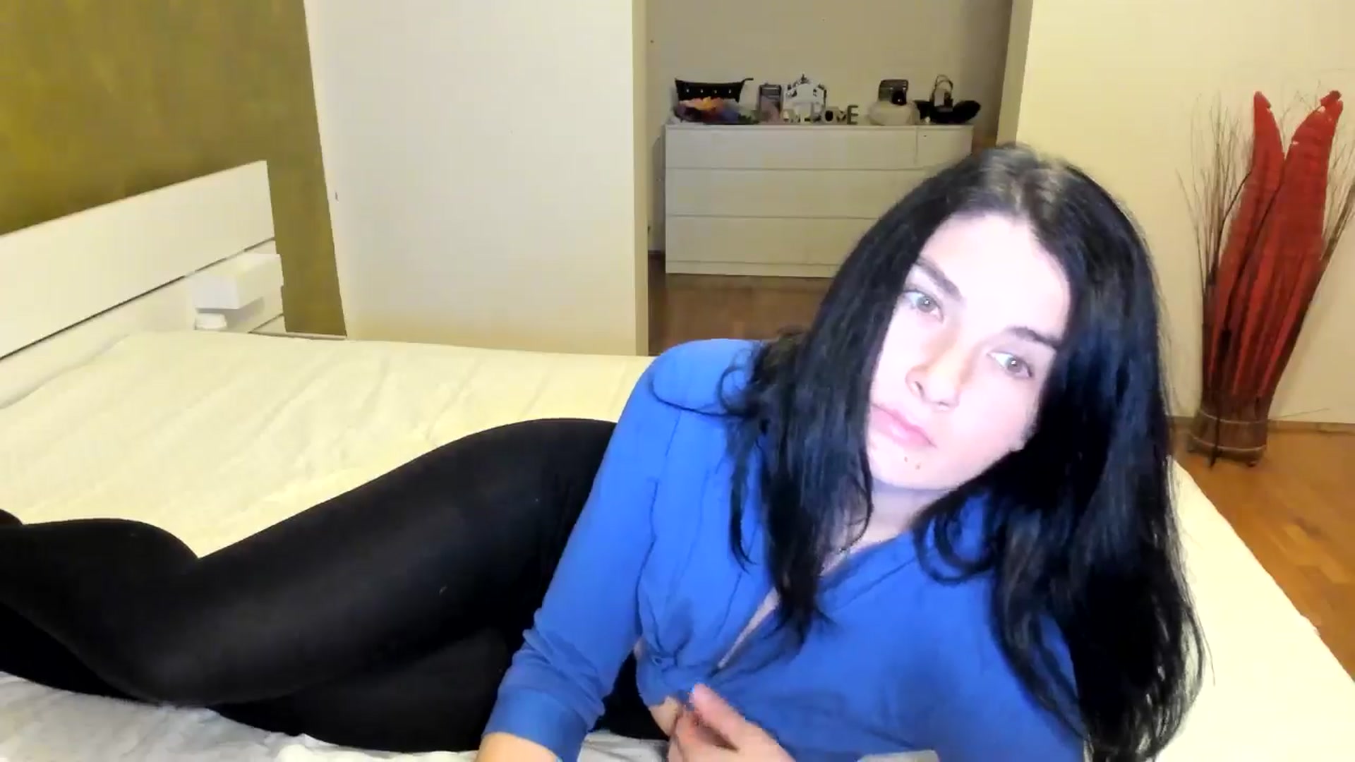 Gallery image thumbnail from SiouxPrincess's myfreecams stream on, 10/16/2024, 01:00 image 19 of 20