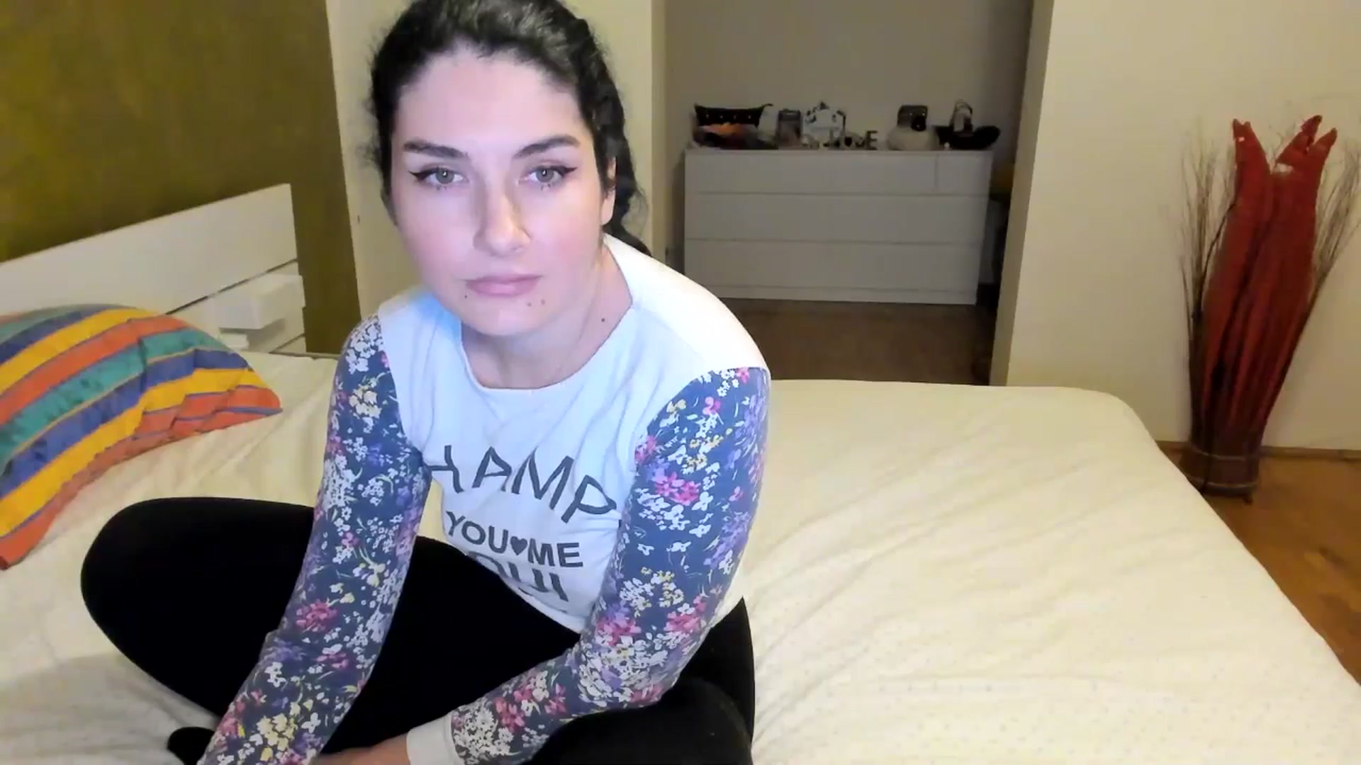 Gallery image thumbnail from SiouxPrincess's myfreecams stream on, 10/18/2024, 24:12 image 14 of 20