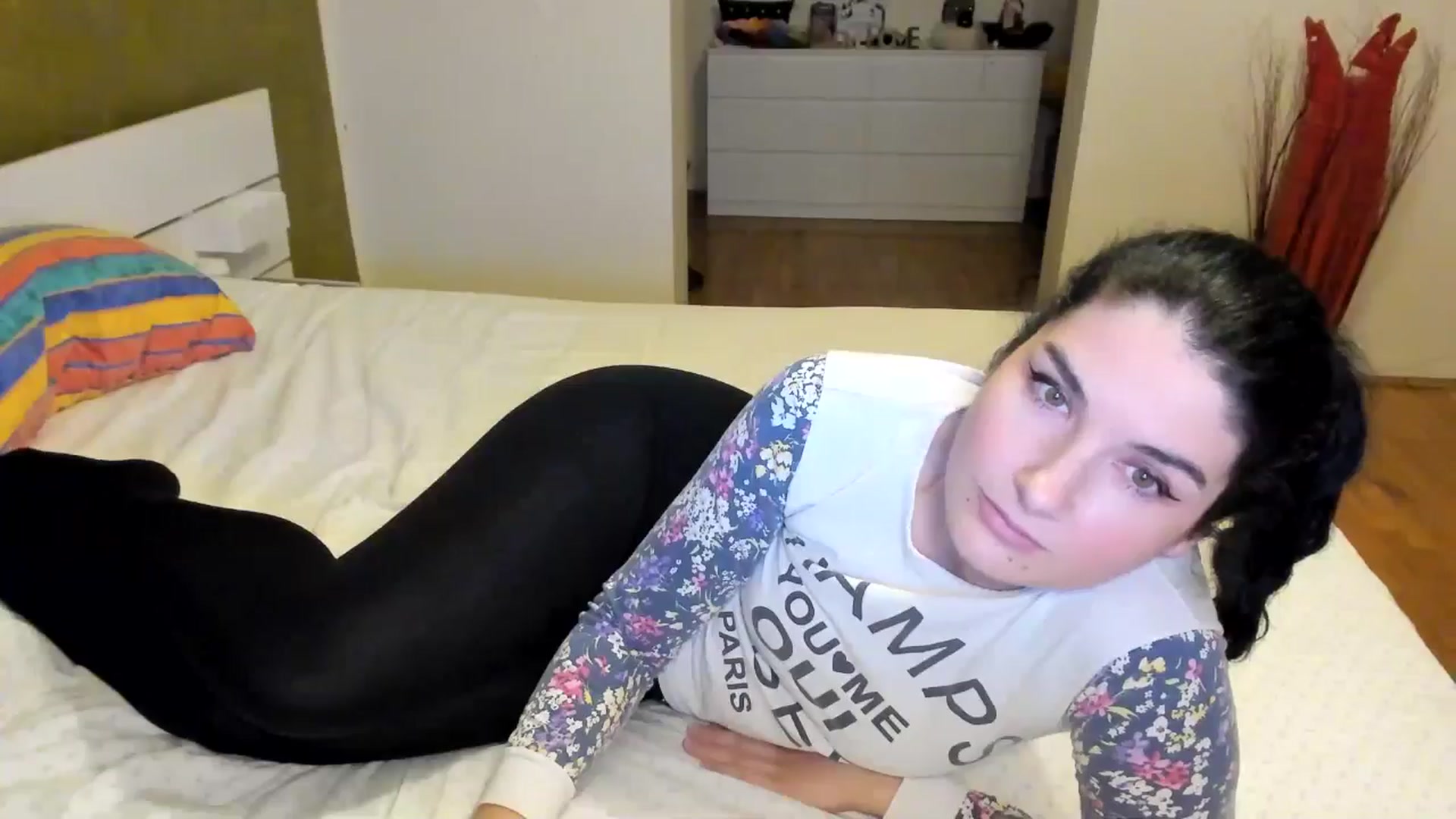 Gallery image thumbnail from SiouxPrincess's myfreecams stream on, 10/18/2024, 24:12 image 19 of 20