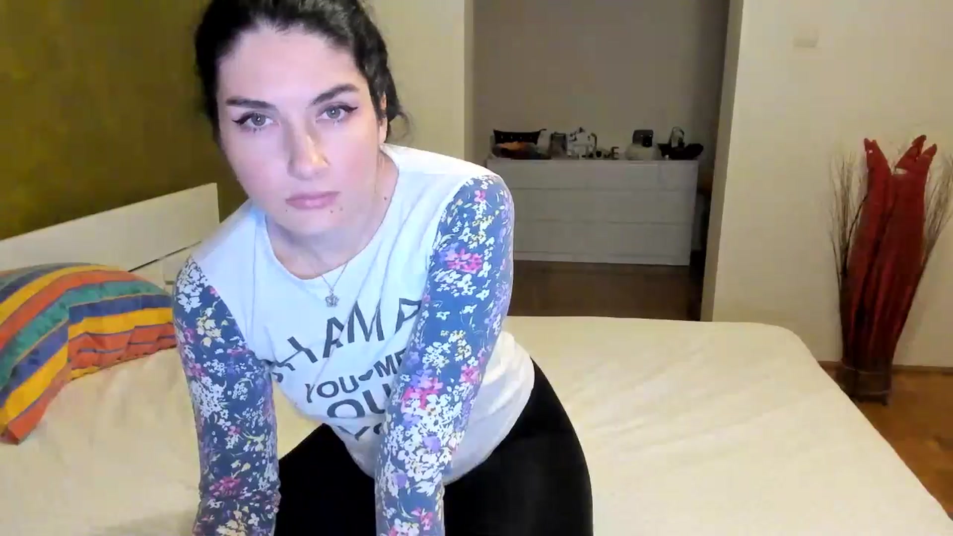 Gallery image thumbnail from SiouxPrincess's myfreecams stream on, 10/18/2024, 24:12 image 17 of 20
