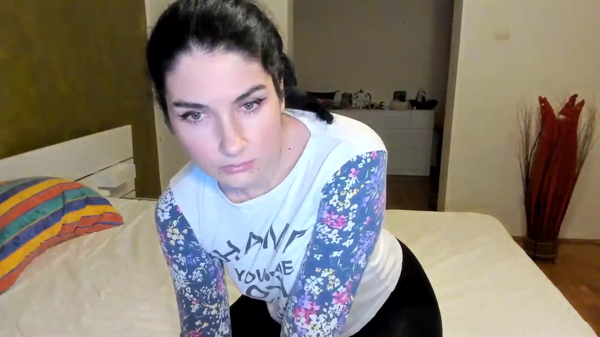 Gallery image thumbnail from SiouxPrincess's myfreecams stream on, 10/18/2024, 24:12 image 12 of 20
