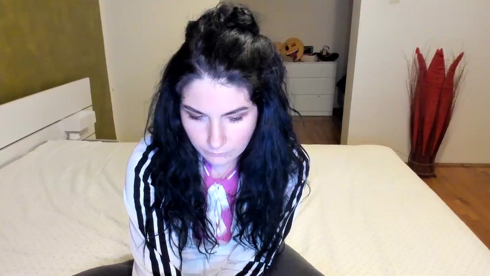 Gallery image thumbnail from SiouxPrincess's myfreecams stream on, 11/16/2024, 24:15 image 15 of 20