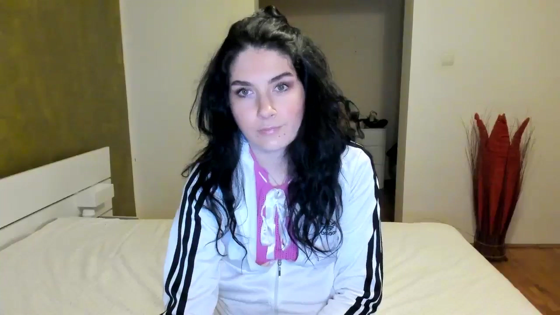 Gallery image thumbnail from SiouxPrincess's myfreecams stream on, 11/16/2024, 24:15 image 10 of 20