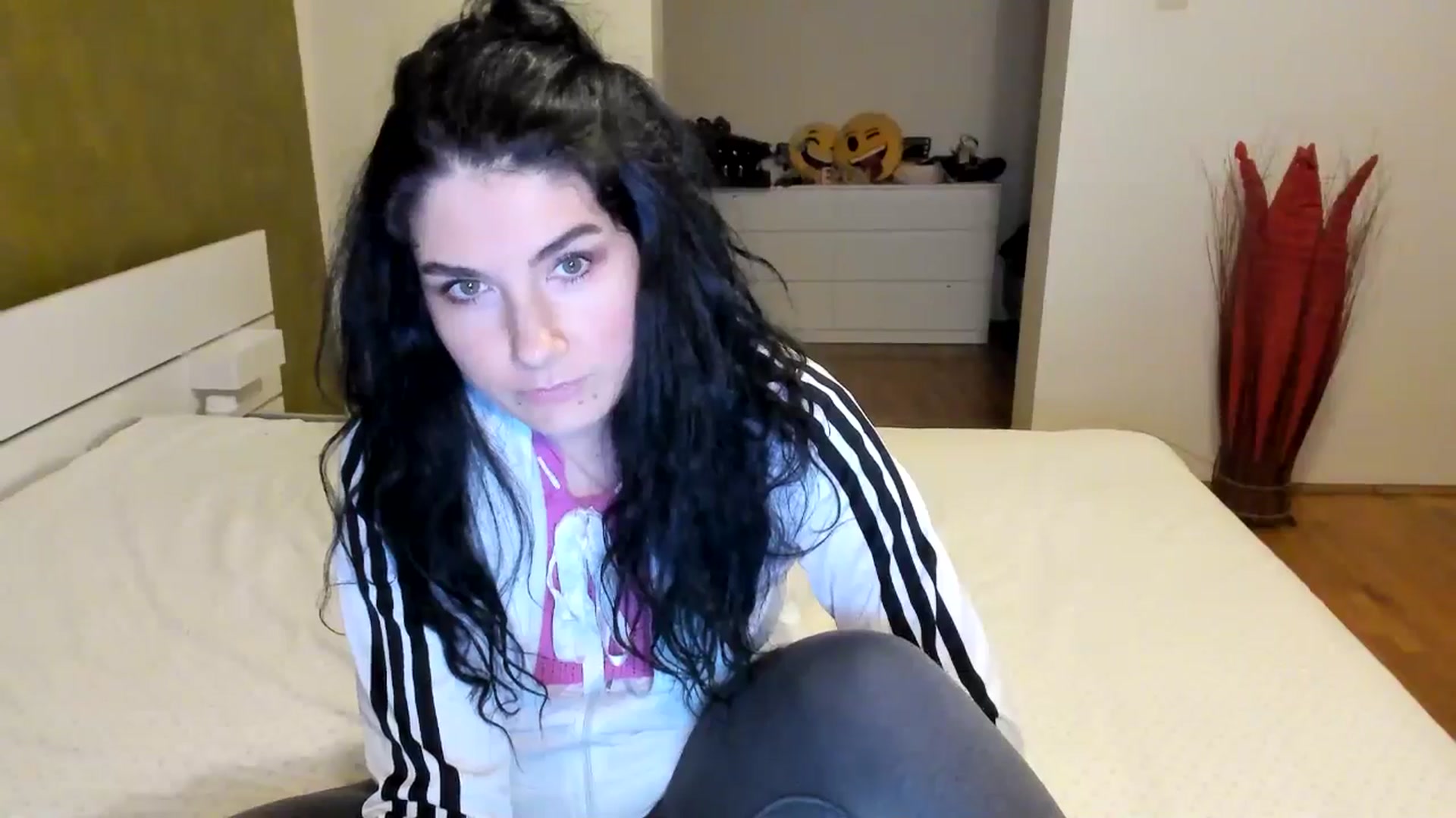 Gallery image thumbnail from SiouxPrincess's myfreecams stream on, 11/16/2024, 24:15 image 14 of 20