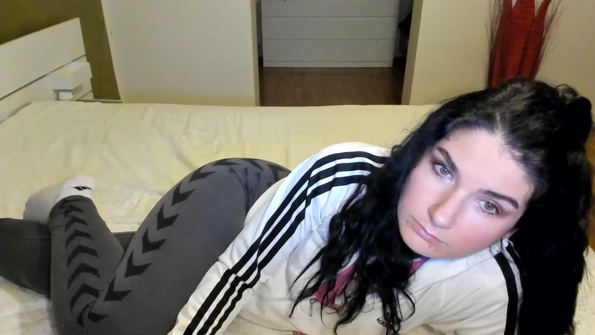 Gallery image thumbnail from SiouxPrincess's myfreecams stream on, 11/16/2024, 24:15 image 17 of 20