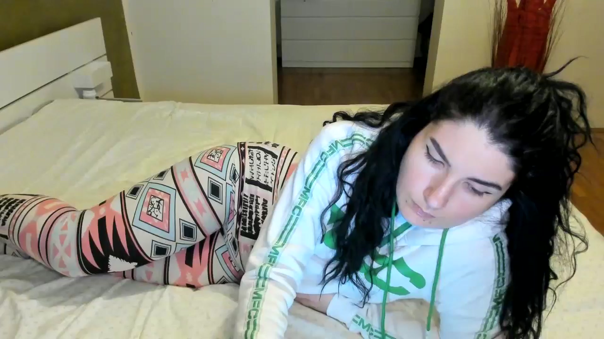 Gallery image thumbnail from SiouxPrincess's myfreecams stream on, 11/19/2024, 24:53 image 1 of 20
