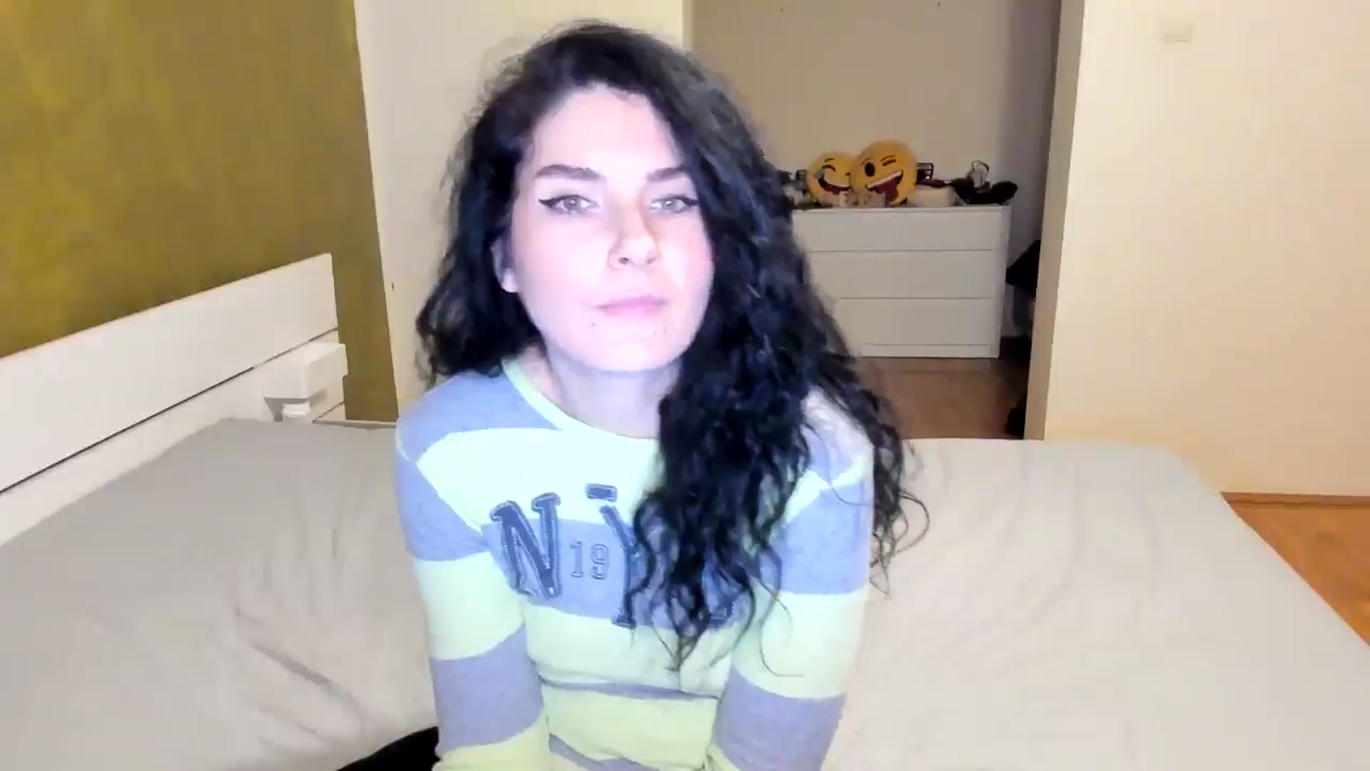 Gallery image thumbnail from SiouxPrincess's myfreecams stream on, 11/20/2024, 23:39 image 17 of 20