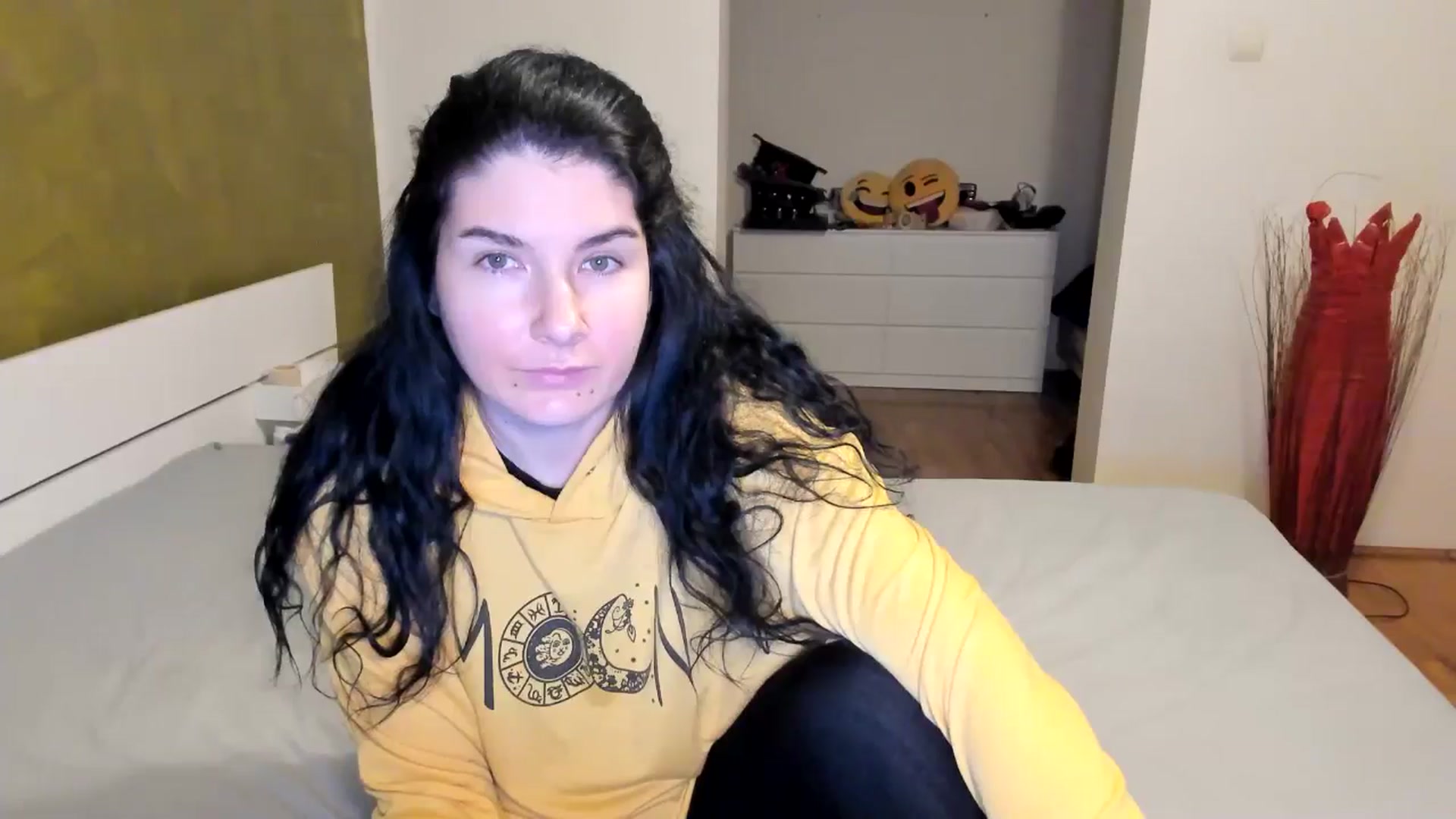 Gallery image thumbnail from SiouxPrincess's myfreecams stream on, 11/22/2024, 01:34 image 14 of 20