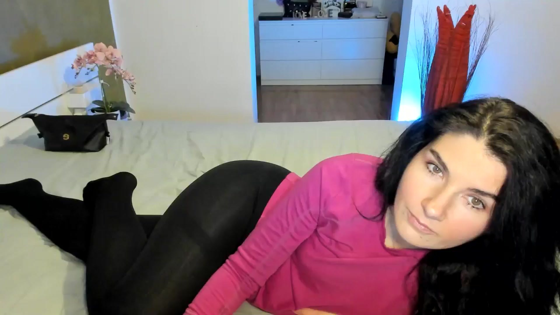 Gallery image thumbnail from SiouxPrincess's myfreecams stream on, 12/02/2024, 01:36 image 10 of 20