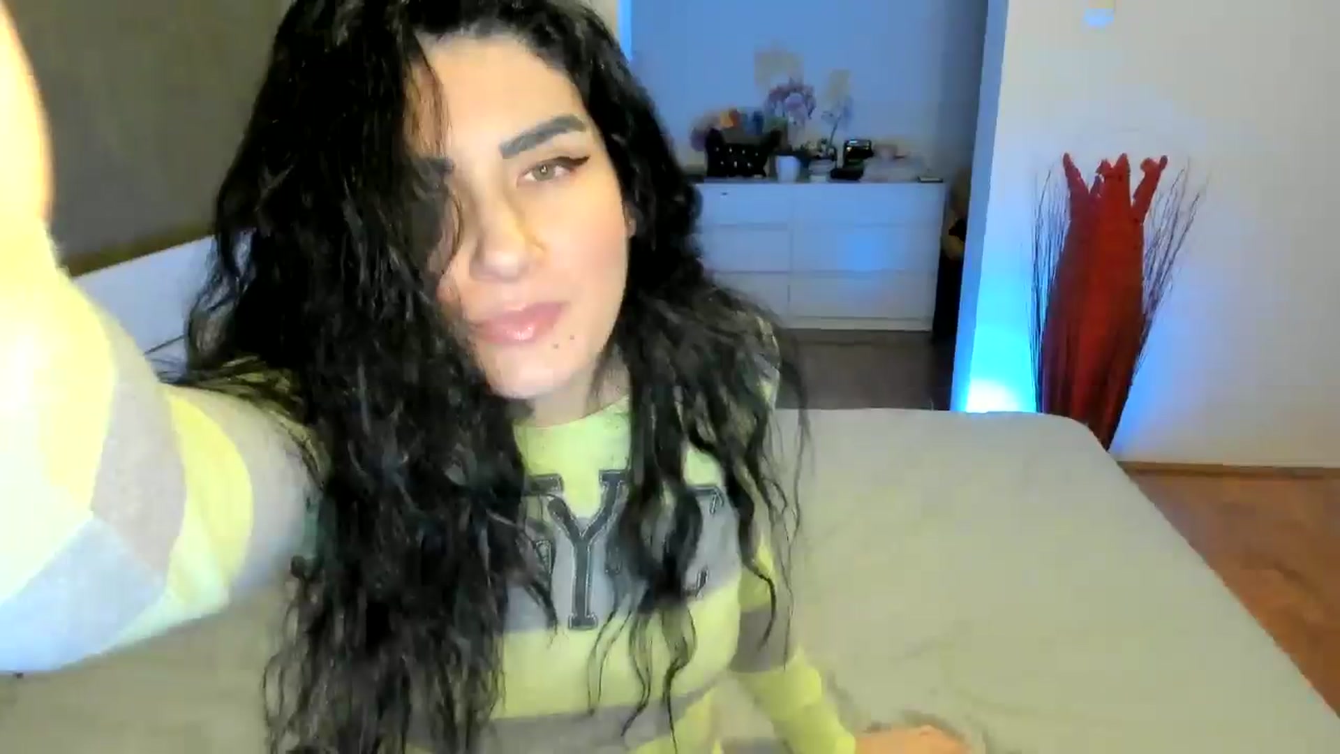 Gallery image thumbnail from SiouxPrincess's myfreecams stream on, 12/03/2024, 01:42 image 12 of 20