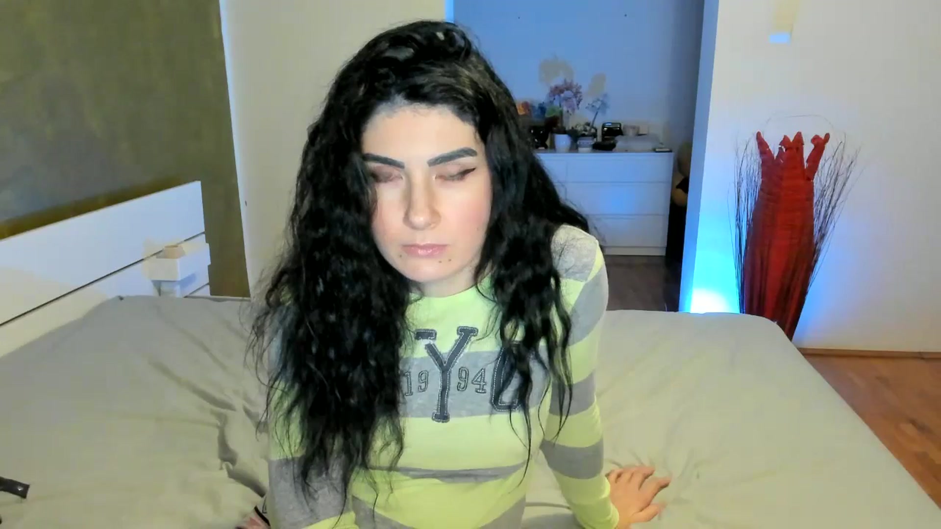 Gallery image thumbnail from SiouxPrincess's myfreecams stream on, 12/03/2024, 01:42 image 13 of 20