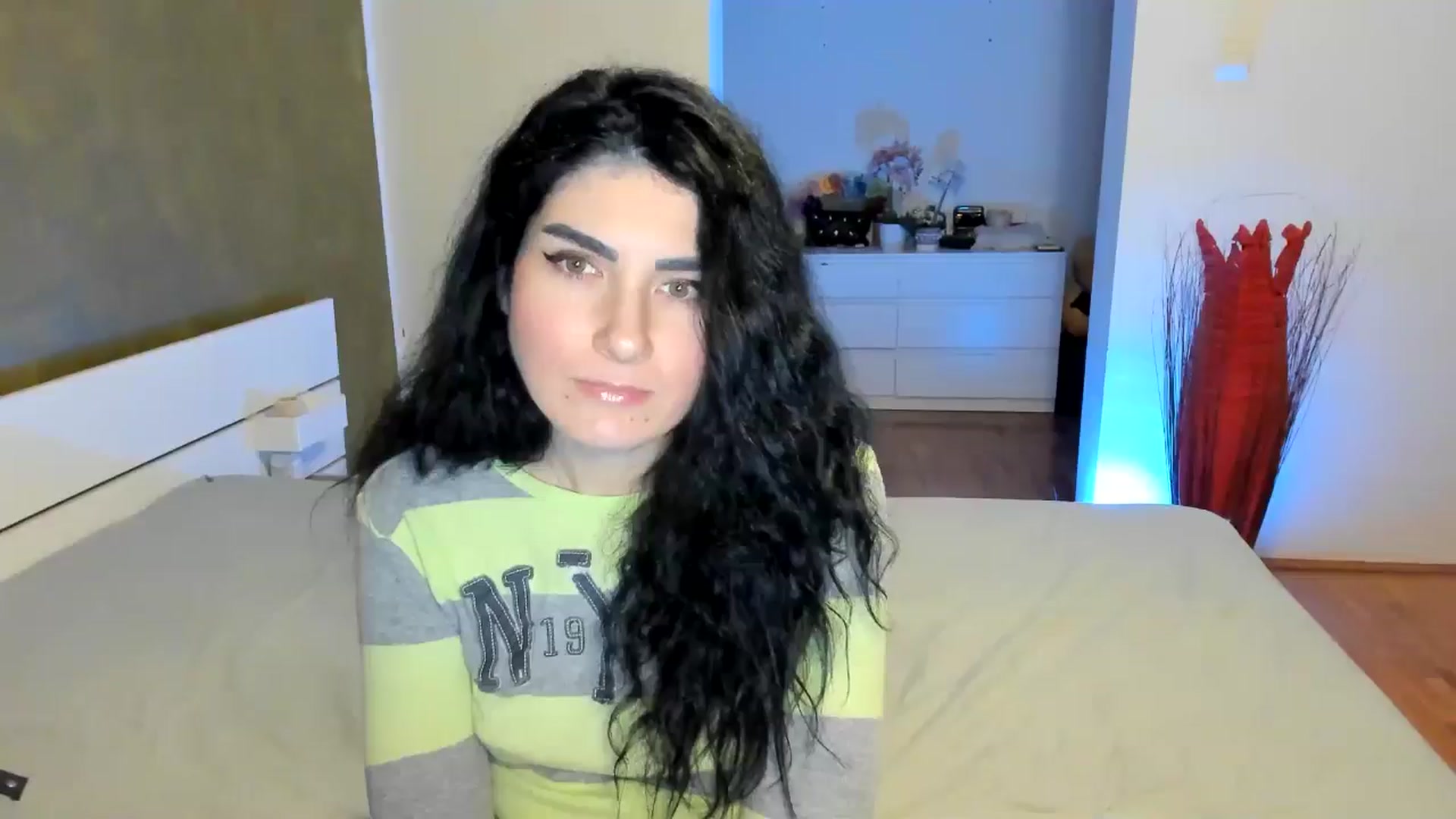 Gallery image thumbnail from SiouxPrincess's myfreecams stream on, 12/03/2024, 01:42 image 10 of 20
