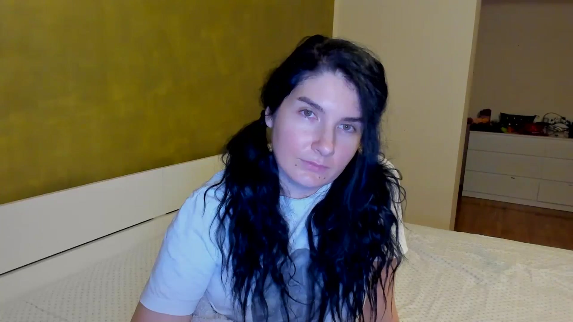 Gallery image thumbnail from SiouxPrincess's myfreecams stream on, 01/20/2025, 24:01 image 14 of 20