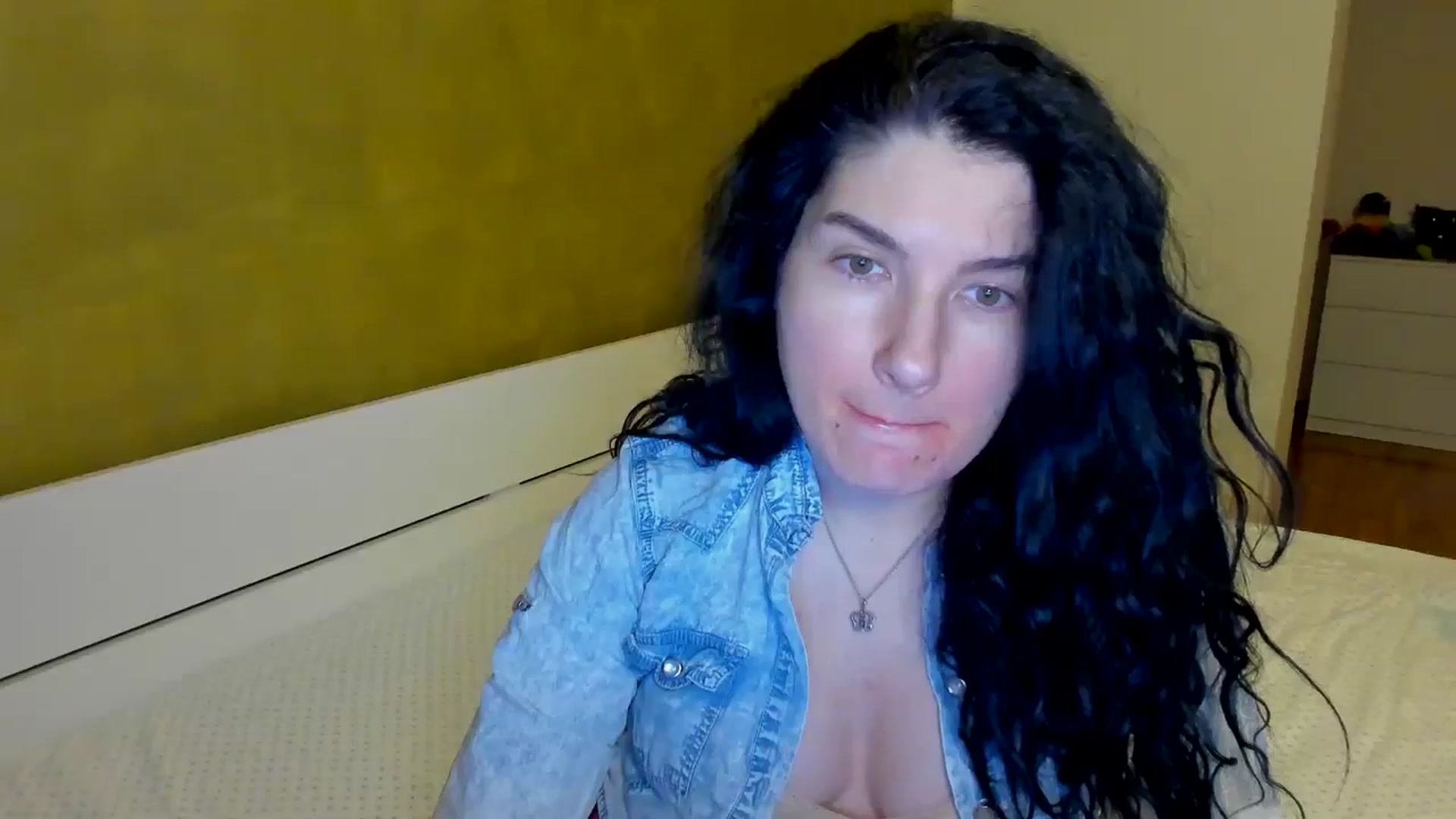 Gallery image thumbnail from SiouxPrincess's myfreecams stream on, 01/31/2025, 23:20 image 14 of 20