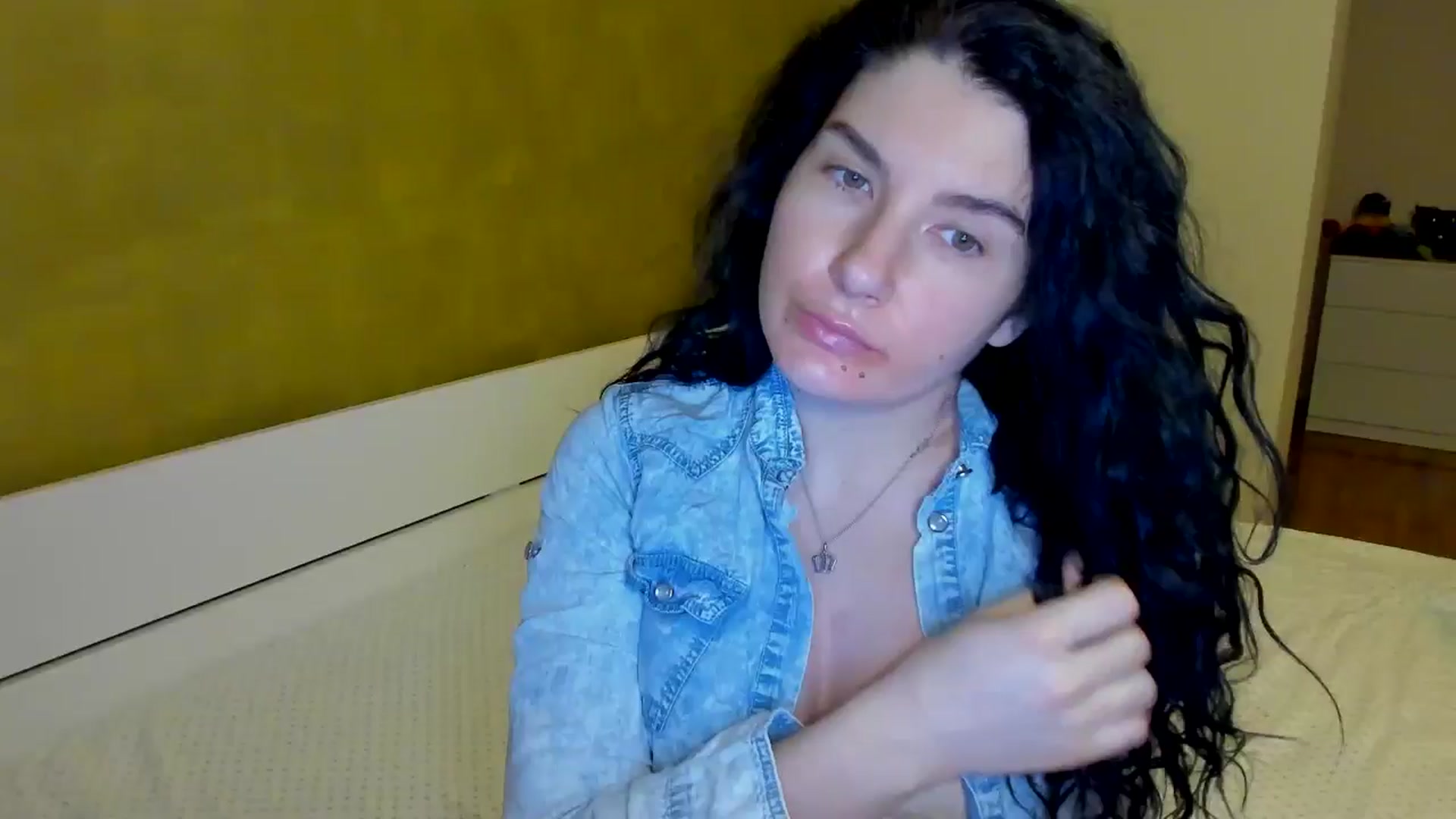 Gallery image thumbnail from SiouxPrincess's myfreecams stream on, 01/31/2025, 23:20 image 16 of 20