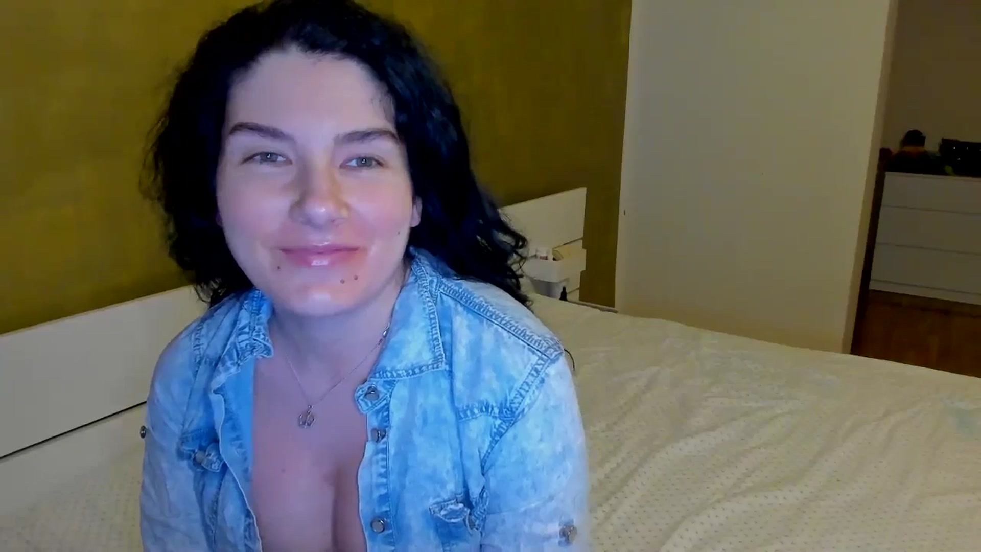 Gallery image thumbnail from SiouxPrincess's myfreecams stream on, 01/31/2025, 23:47 image 5 of 20