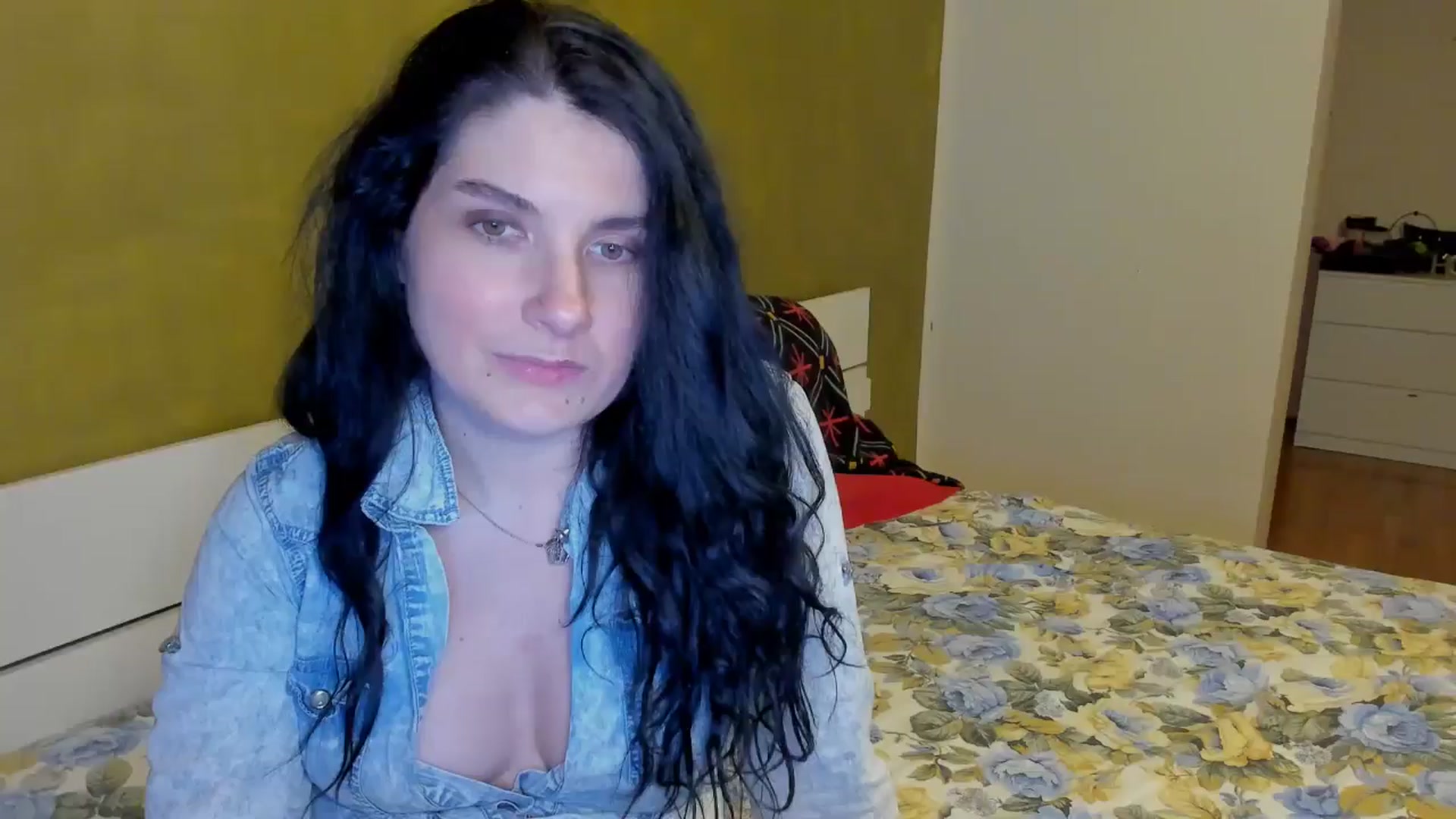 Gallery image thumbnail from SiouxPrincess's myfreecams stream on, 03/08/2025, 24:45 image 10 of 20