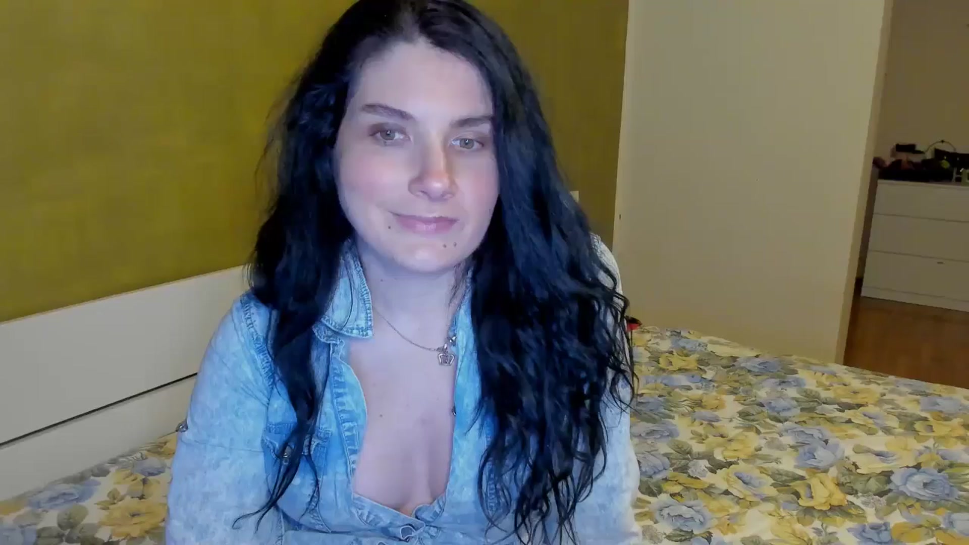 Gallery image thumbnail from SiouxPrincess's myfreecams stream on, 03/08/2025, 24:45 image 15 of 20