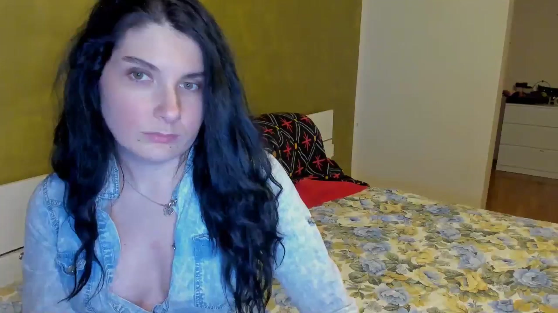 Gallery image thumbnail from SiouxPrincess's myfreecams stream on, 03/08/2025, 24:45 image 17 of 20