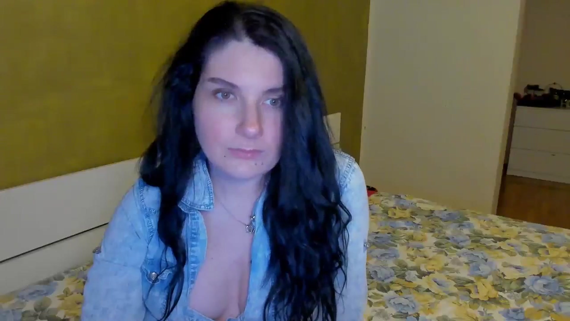 Gallery image thumbnail from SiouxPrincess's myfreecams stream on, 03/08/2025, 24:45 image 14 of 20