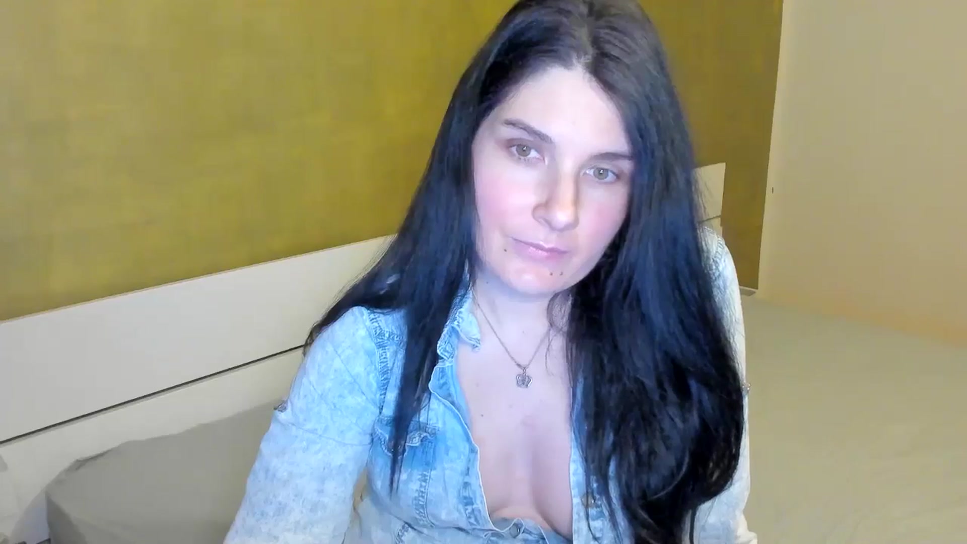 Gallery image thumbnail from SiouxPrincess's myfreecams stream on, 03/18/2025, 23:34 image 19 of 20