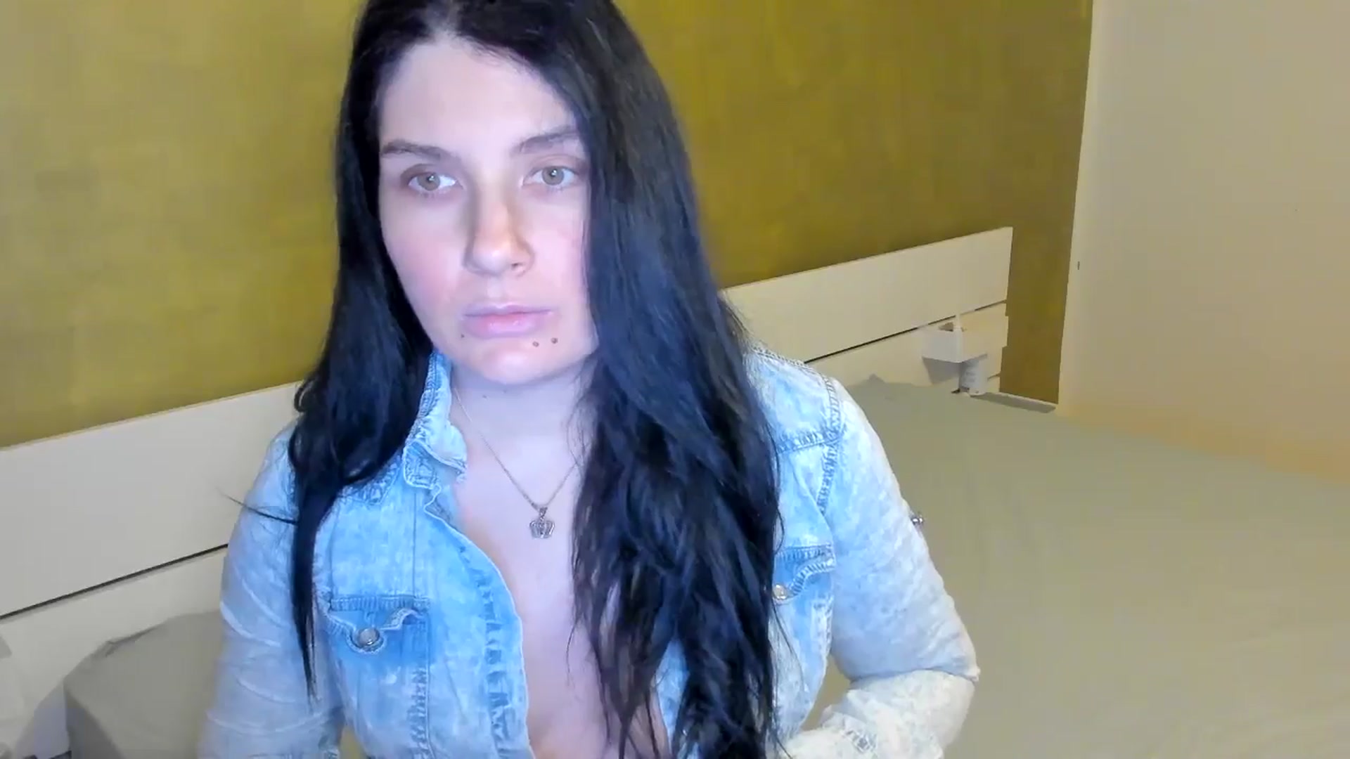 Gallery image thumbnail from SiouxPrincess's myfreecams stream on, 03/18/2025, 23:34 image 12 of 20