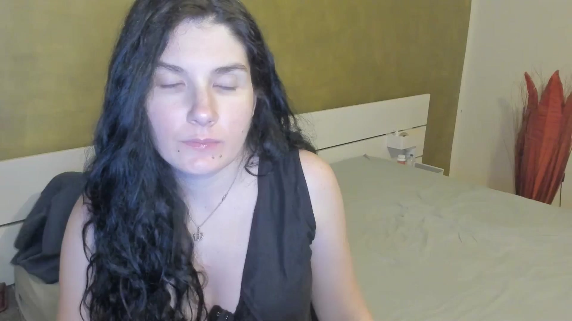 Gallery image thumbnail from SiouxPrincess's myfreecams stream on, 03/30/2025, 23:06 image 16 of 20