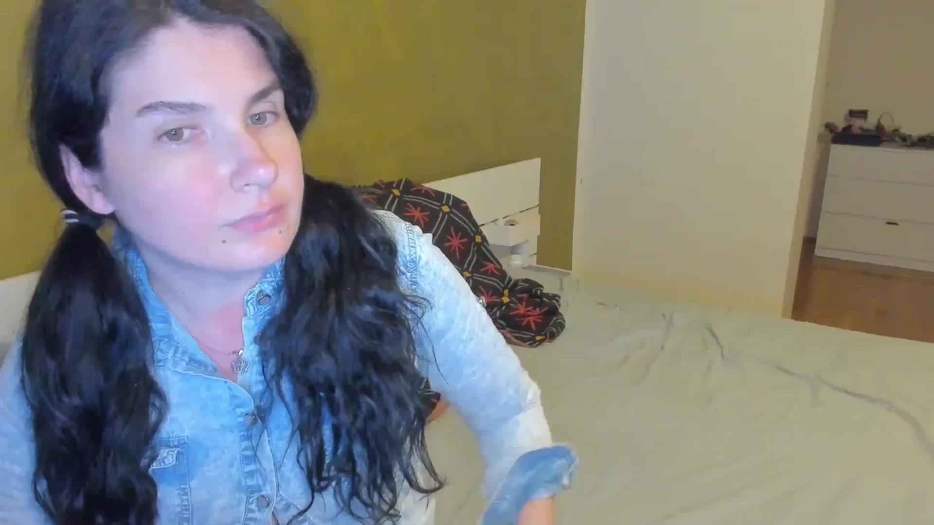 Gallery image thumbnail from SiouxPrincess's myfreecams stream on, 04/02/2025, 22:13 image 4 of 20