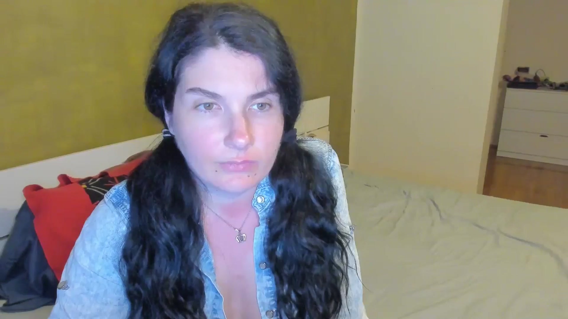 Gallery image thumbnail from SiouxPrincess's myfreecams stream on, 04/02/2025, 22:13 image 14 of 20