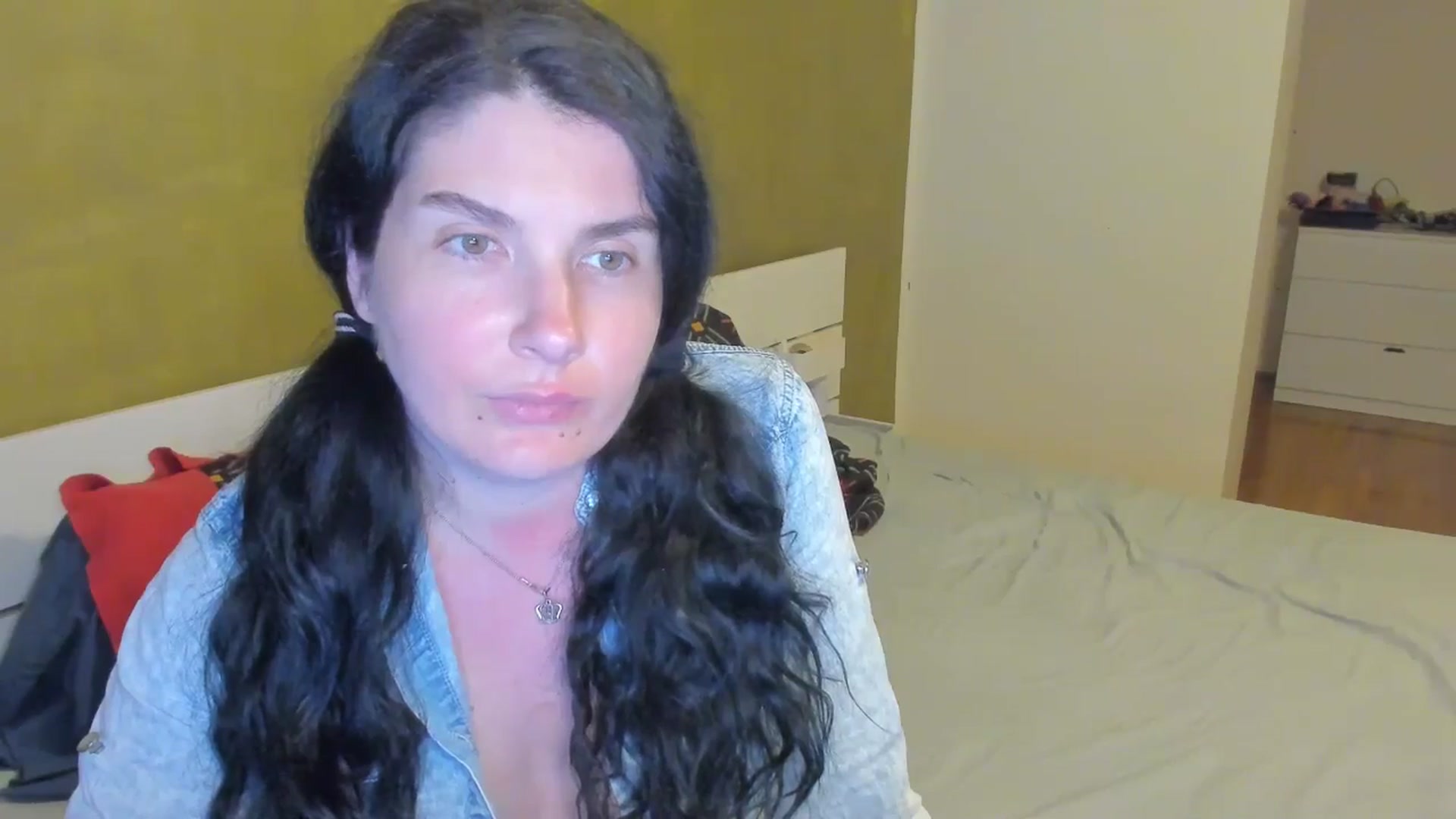 Gallery image thumbnail from SiouxPrincess's myfreecams stream on, 04/02/2025, 22:13 image 18 of 20